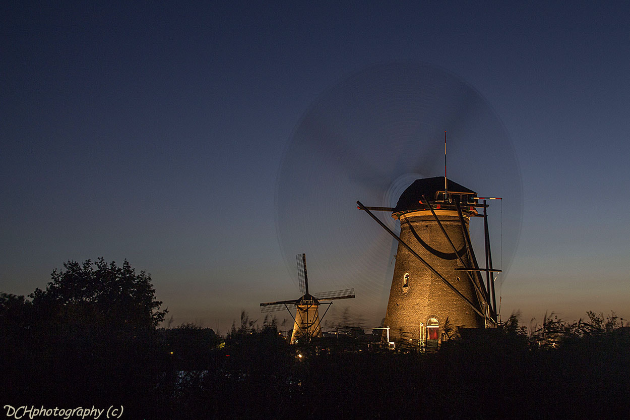 Sigma 18-200mm f/3.5-6.3 DC OS sample photo. Kinderdijk by night photography