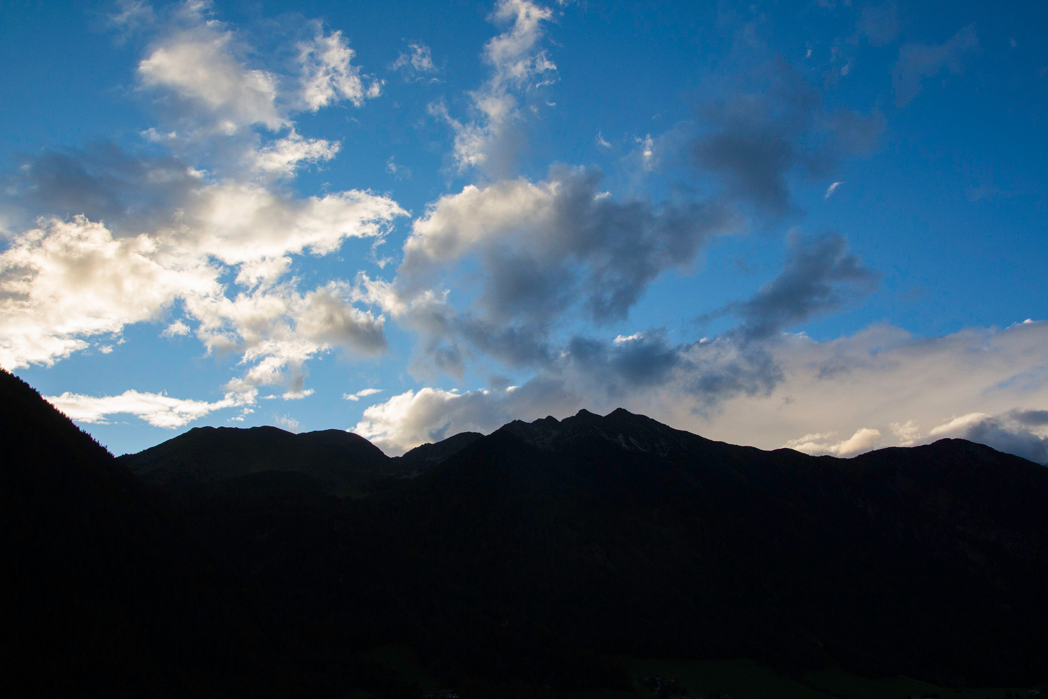 Tamron SP AF 17-50mm F2.8 XR Di II LD Aspherical (IF) sample photo. Silhouette photography