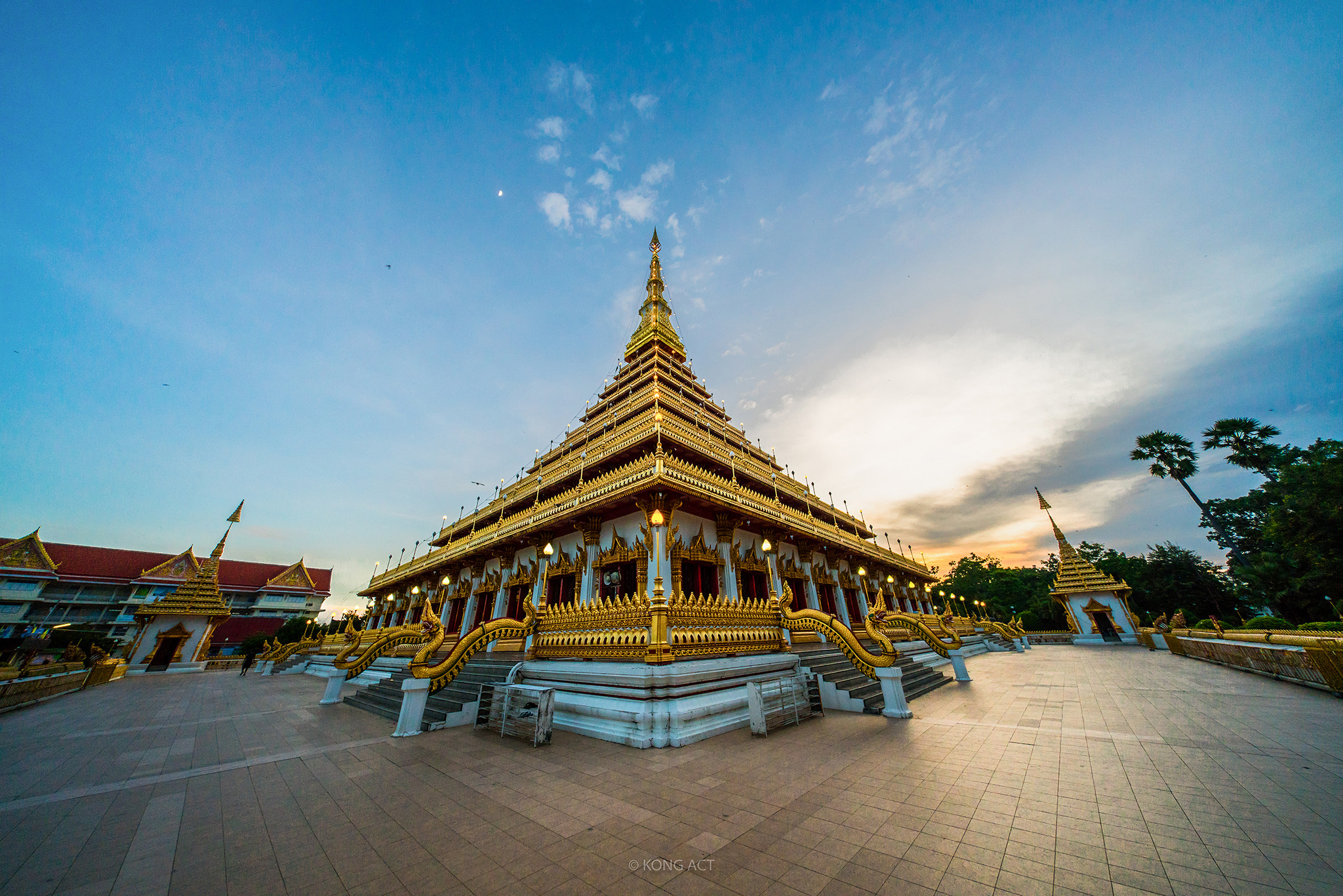 Sony a7R II + Voigtlander HELIAR-HYPER WIDE 10mm F5.6 sample photo. Temple in khon kaen photography