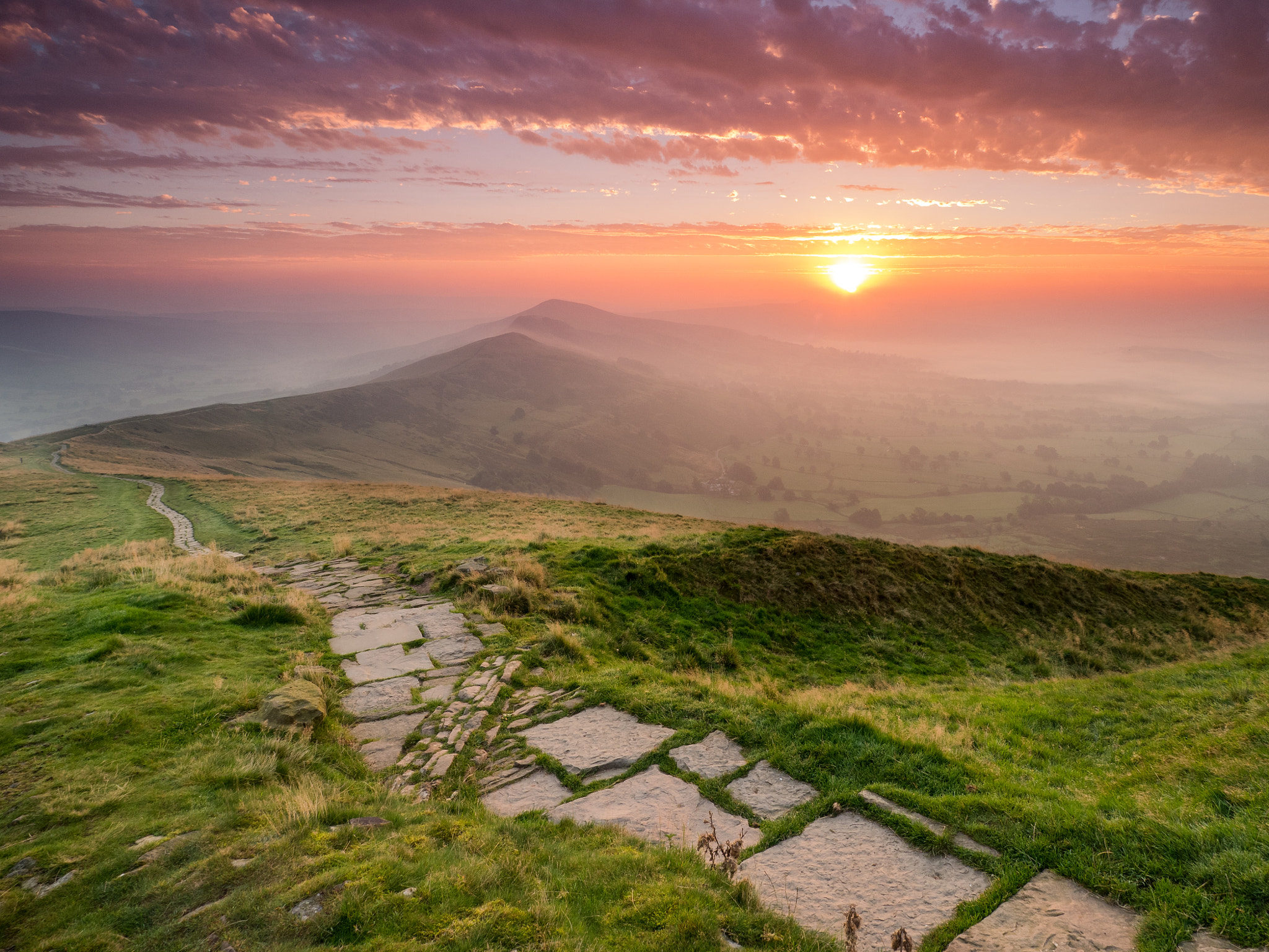 Olympus OM-D E-M1 + OLYMPUS M.9-18mm F4.0-5.6 sample photo. Top of mam tor photography