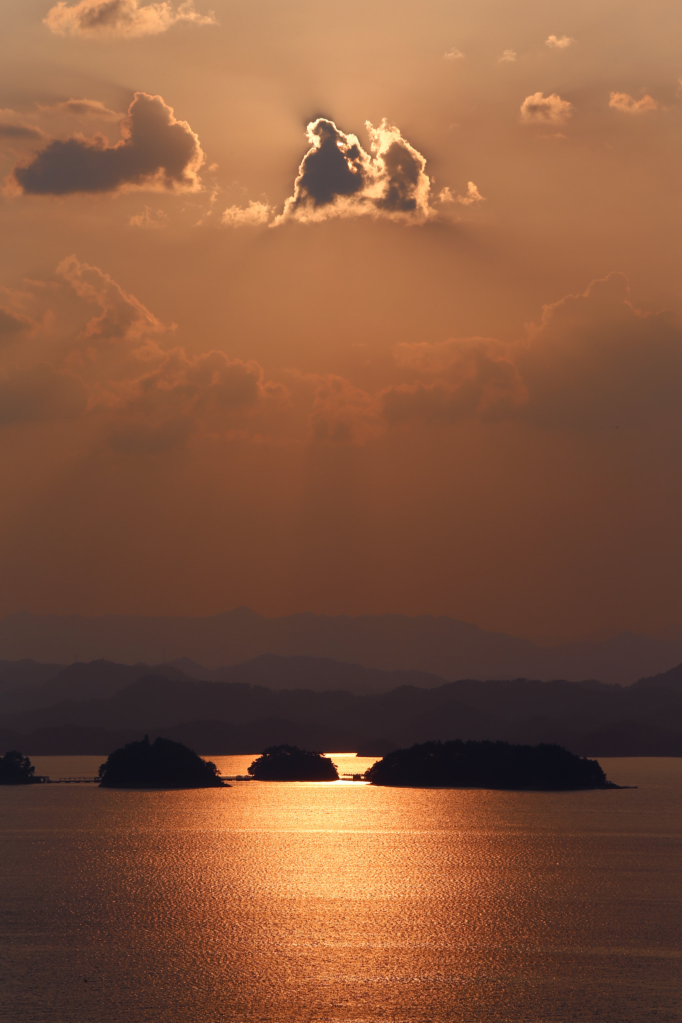 Canon EF 70-200mm F4L IS USM sample photo. Golden lake photography