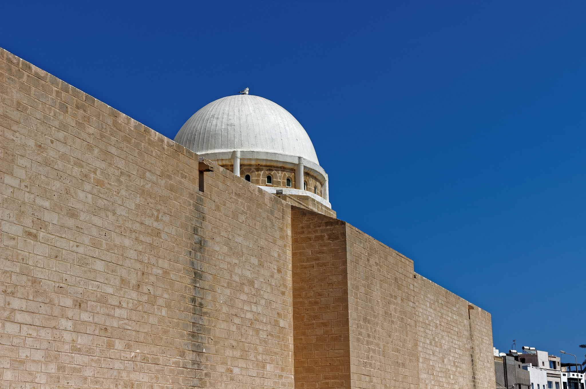 Canon EOS 600D (Rebel EOS T3i / EOS Kiss X5) + Canon EF 35mm F2 sample photo. Great mosque of mahdiya, mahdia, tunisia photography