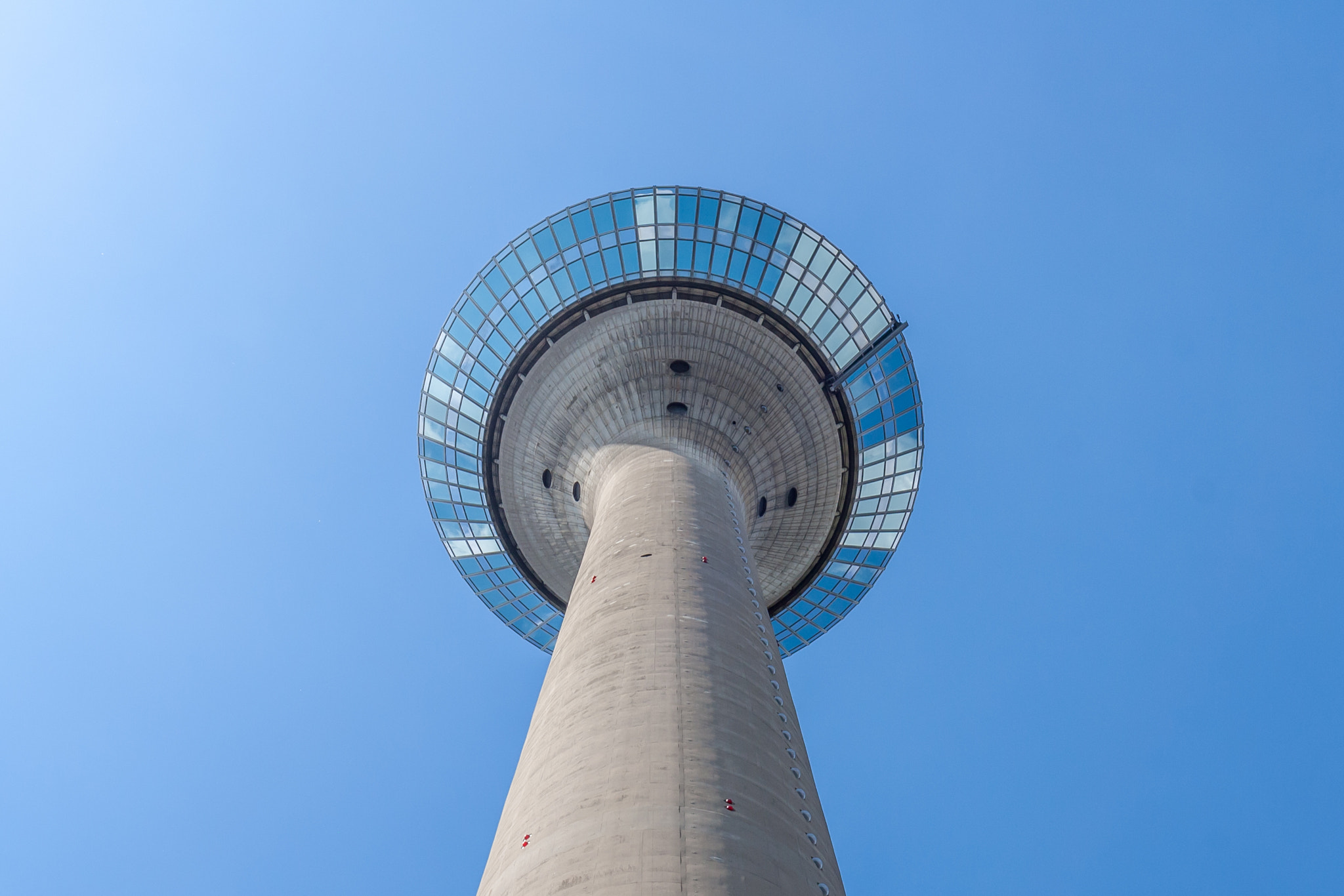 Canon EF 16-35mm F4L IS USM sample photo. "looking up..." photography