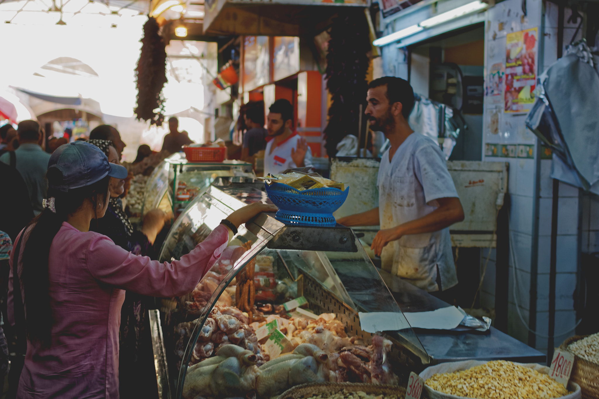 Canon EOS 600D (Rebel EOS T3i / EOS Kiss X5) + Canon EF 35mm F2 sample photo. Bazar in sfax, tunisia photography