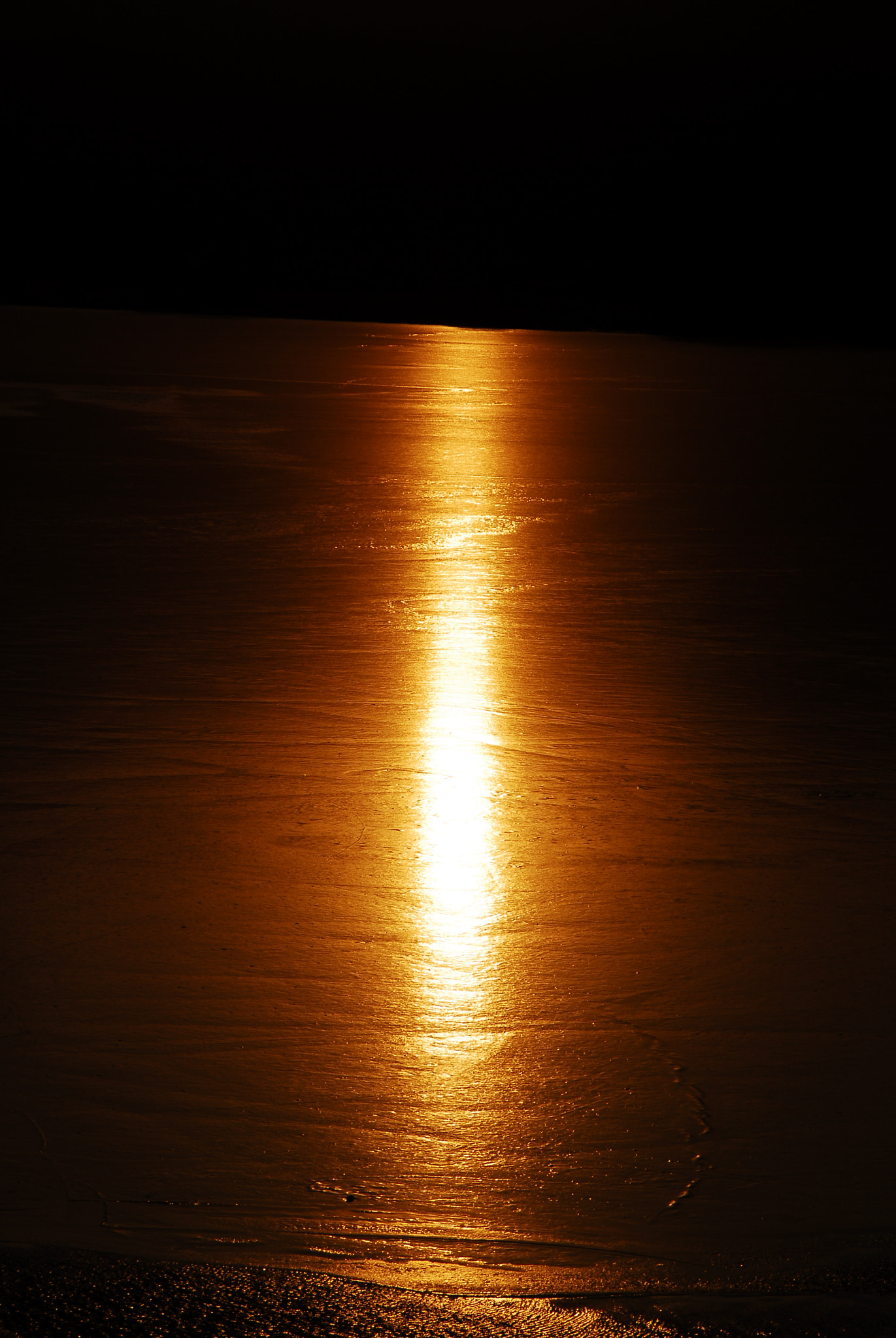AF Zoom-Nikkor 28-105mm f/3.5-4.5D IF sample photo. Line photography