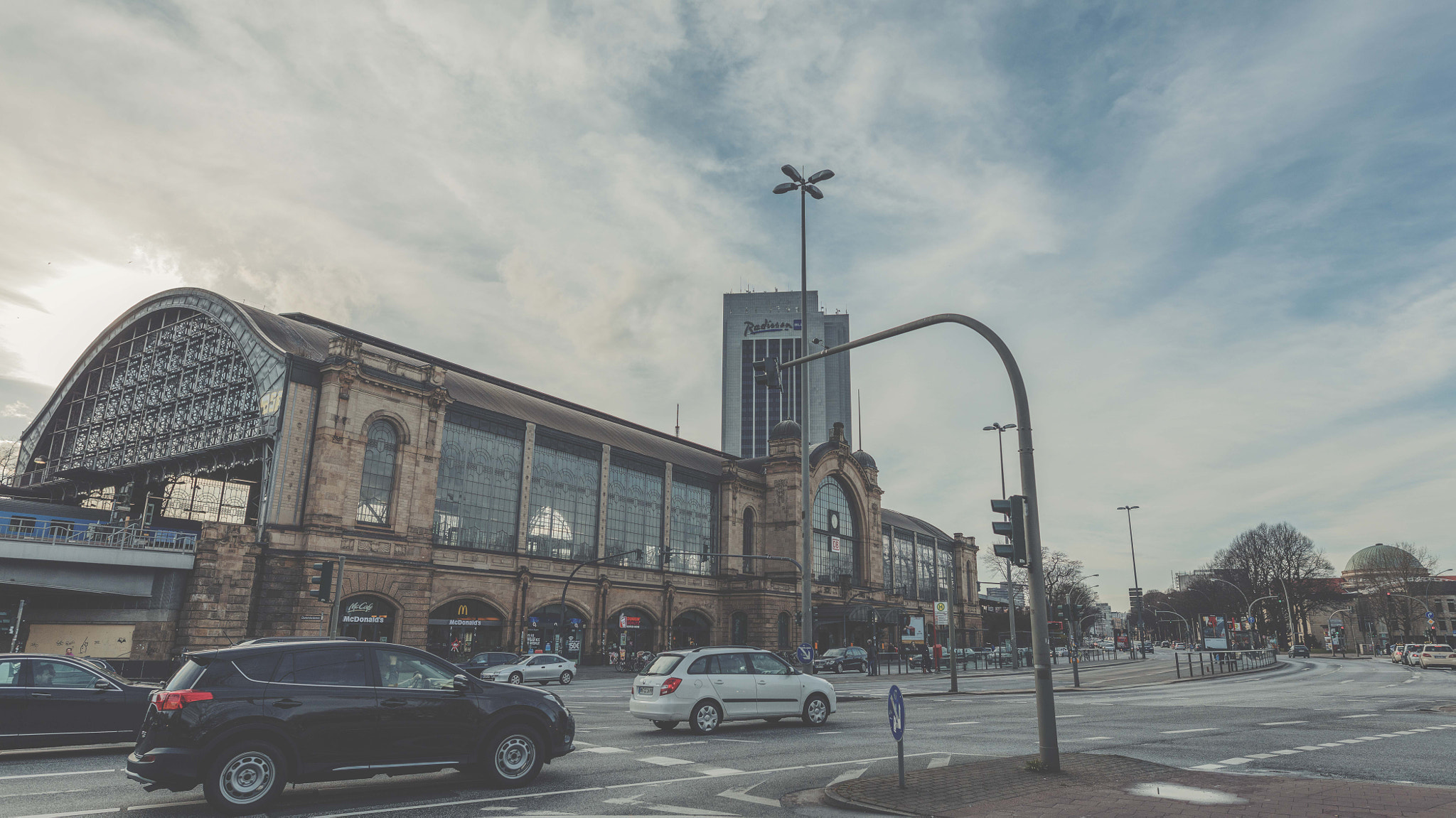 Sigma 20mm F1.4 DG HSM Art sample photo. Hamburg dammtor photography