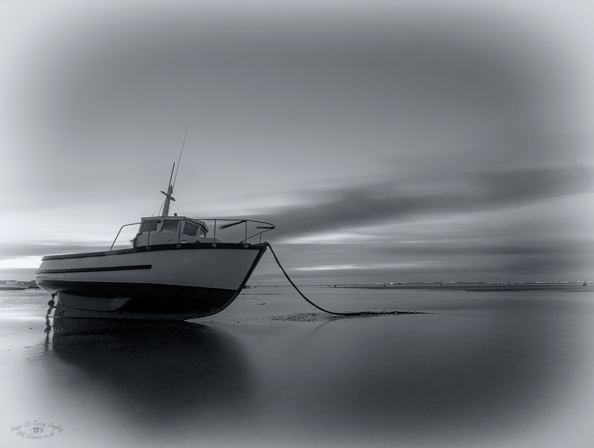 Panasonic Lumix DMC-G7 + Panasonic Lumix G Vario 7-14mm F4 ASPH sample photo. Boat at rest photography