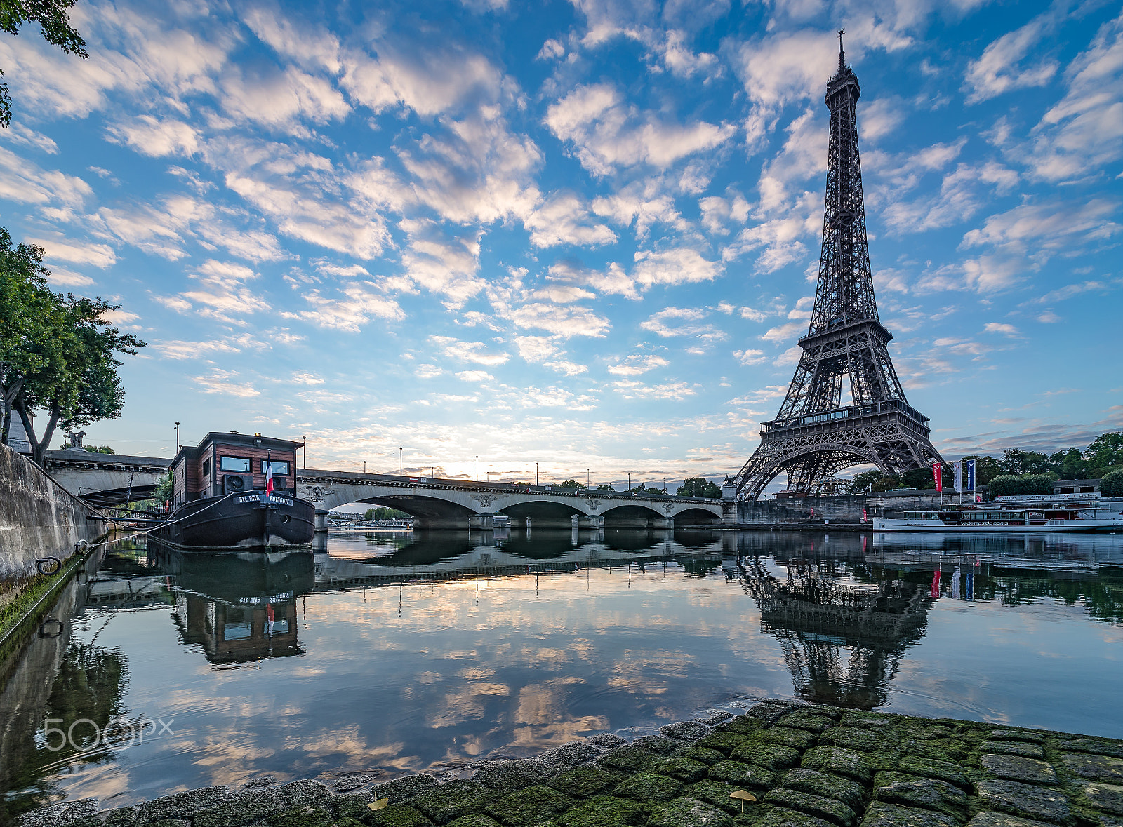 Nikon D610 + Sigma 12-24mm F4.5-5.6 II DG HSM sample photo. Good morning paris photography