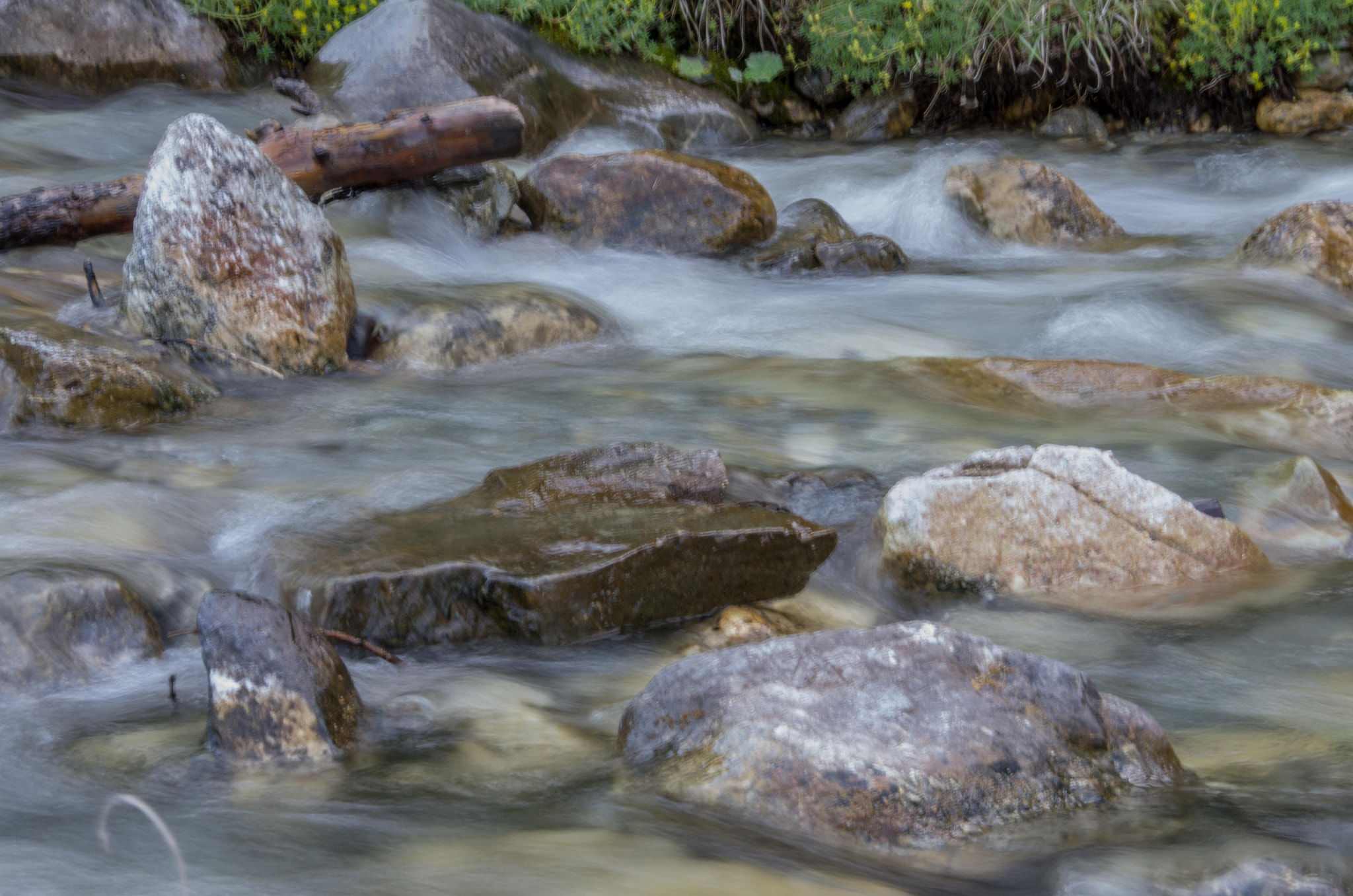 Pentax K-5 + Sigma 18-200mm F3.5-6.3 II DC OS HSM sample photo. Slow water photography