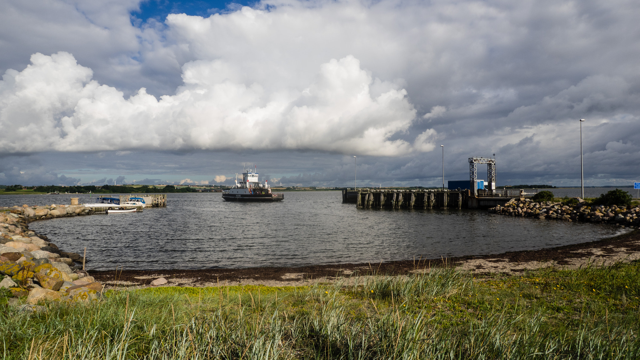 Olympus OM-D E-M1 sample photo. Waiting for the little ferry 3 photography