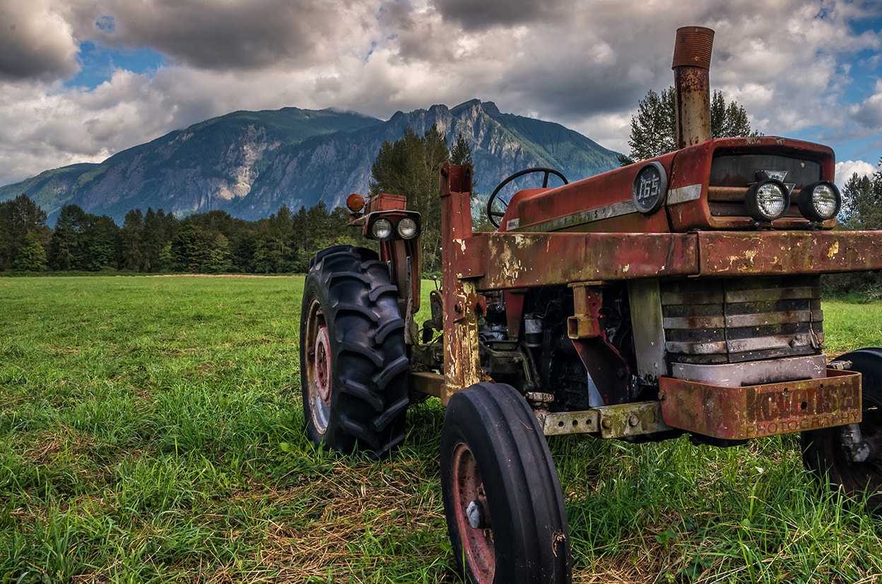 Pentax K-5 II sample photo. The tractor & mount si. photography