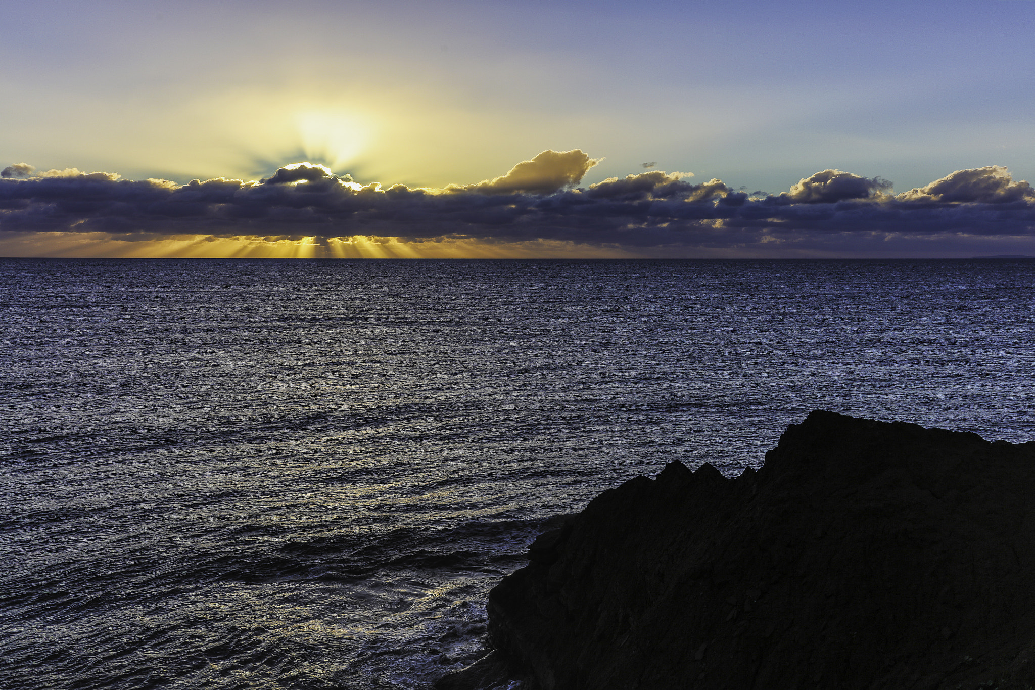 Canon EF 28-300mm F3.5-5.6L IS USM sample photo. Dawn's rays photography