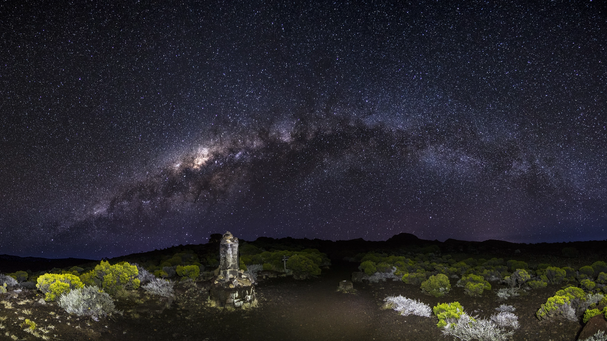 Canon EOS 750D (EOS Rebel T6i / EOS Kiss X8i) + Tokina AT-X 11-20 F2.8 PRO DX Aspherical 11-20mm f/2.8 sample photo. Arch of the milky way photography