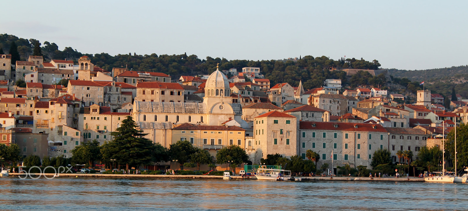 Canon EOS 500D (EOS Rebel T1i / EOS Kiss X3) + Canon EF-S 18-55mm F3.5-5.6 IS sample photo. Sunset over sibenik  photography