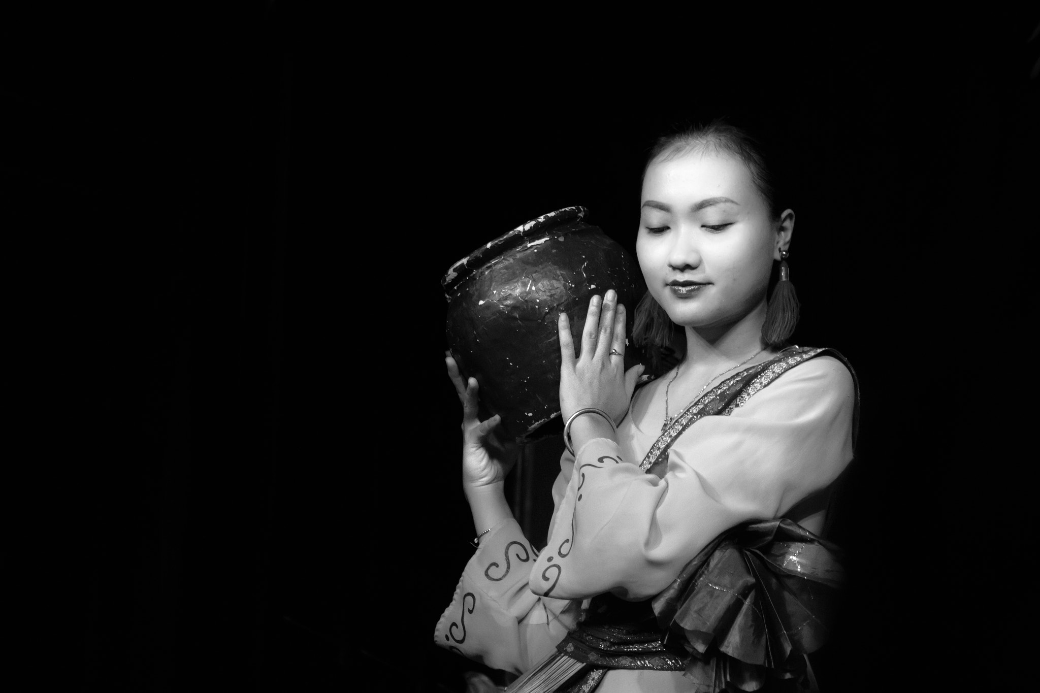 Canon EOS 100D (EOS Rebel SL1 / EOS Kiss X7) + Tamron 18-270mm F3.5-6.3 Di II VC PZD sample photo. Vietnamese traditional dancer photography