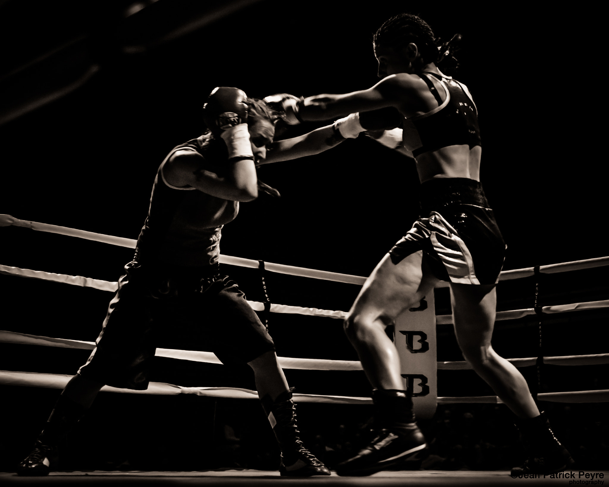 Canon EOS-1Ds sample photo. Combat women professional boxing photography