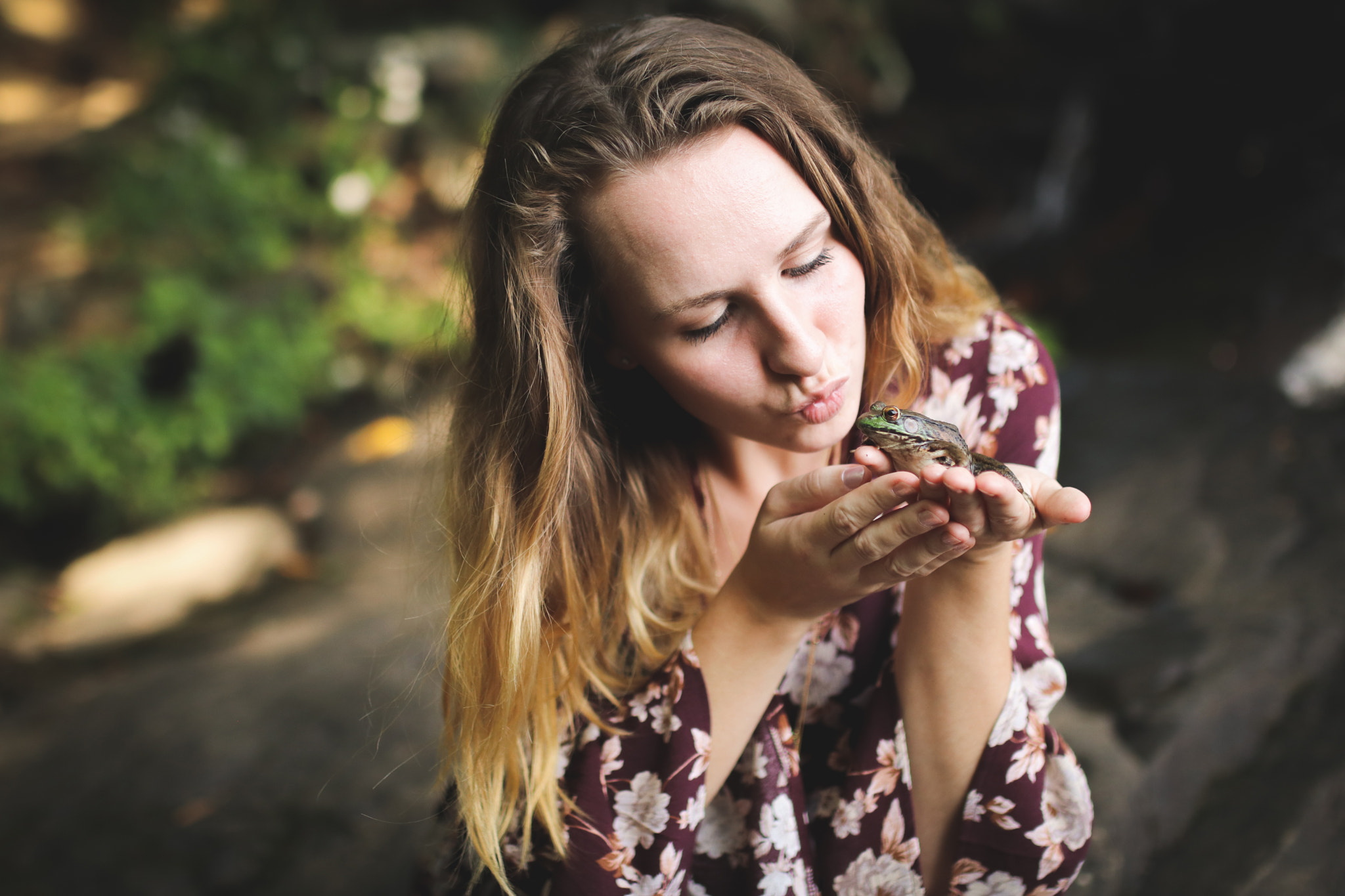 Canon EOS 80D + Sigma 35mm F1.4 DG HSM Art sample photo. Frog kisses photography