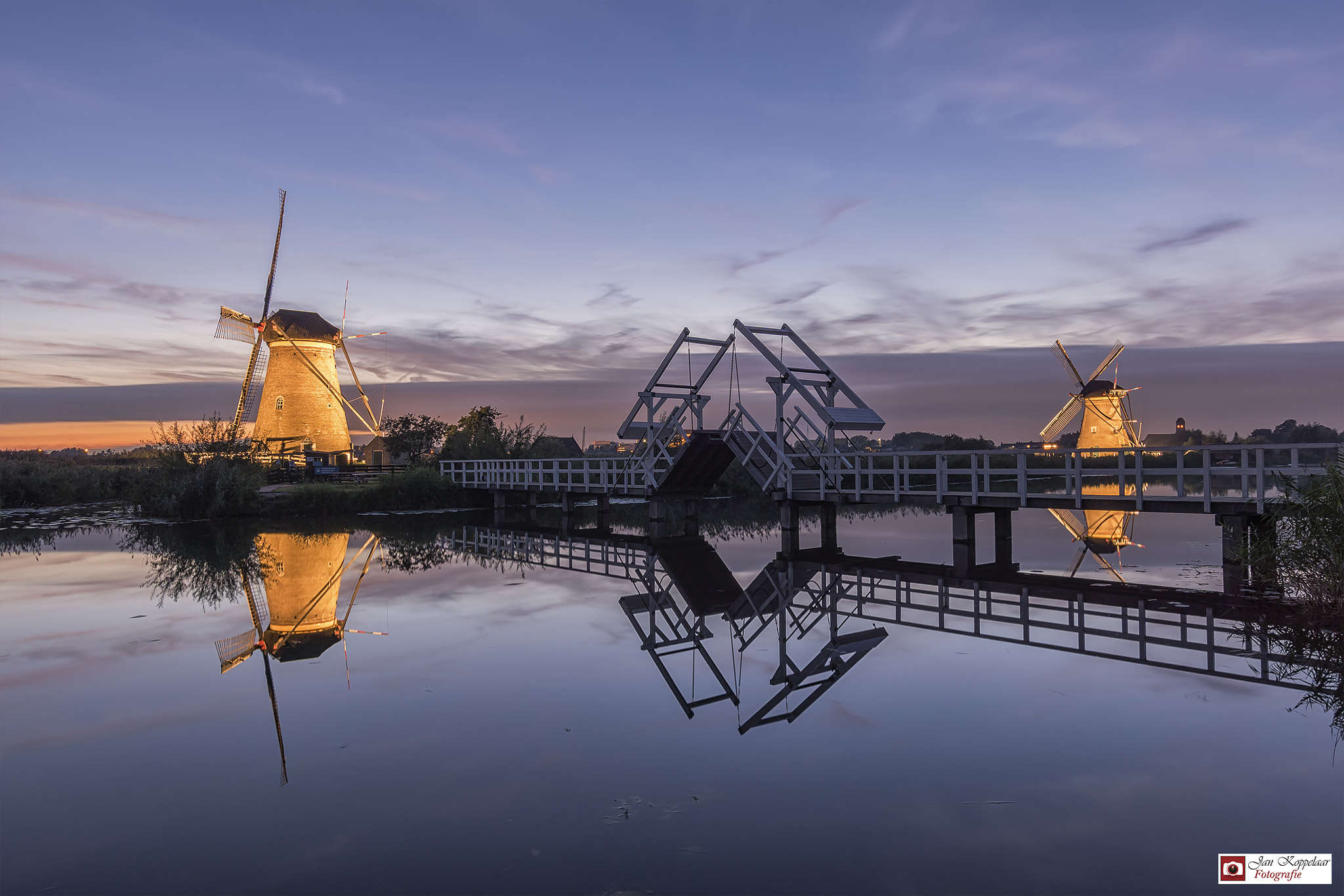 Sony ILCA-77M2 + Sigma 10-20mm F3.5 EX DC HSM sample photo. Coloring mills of kinderdijk photography