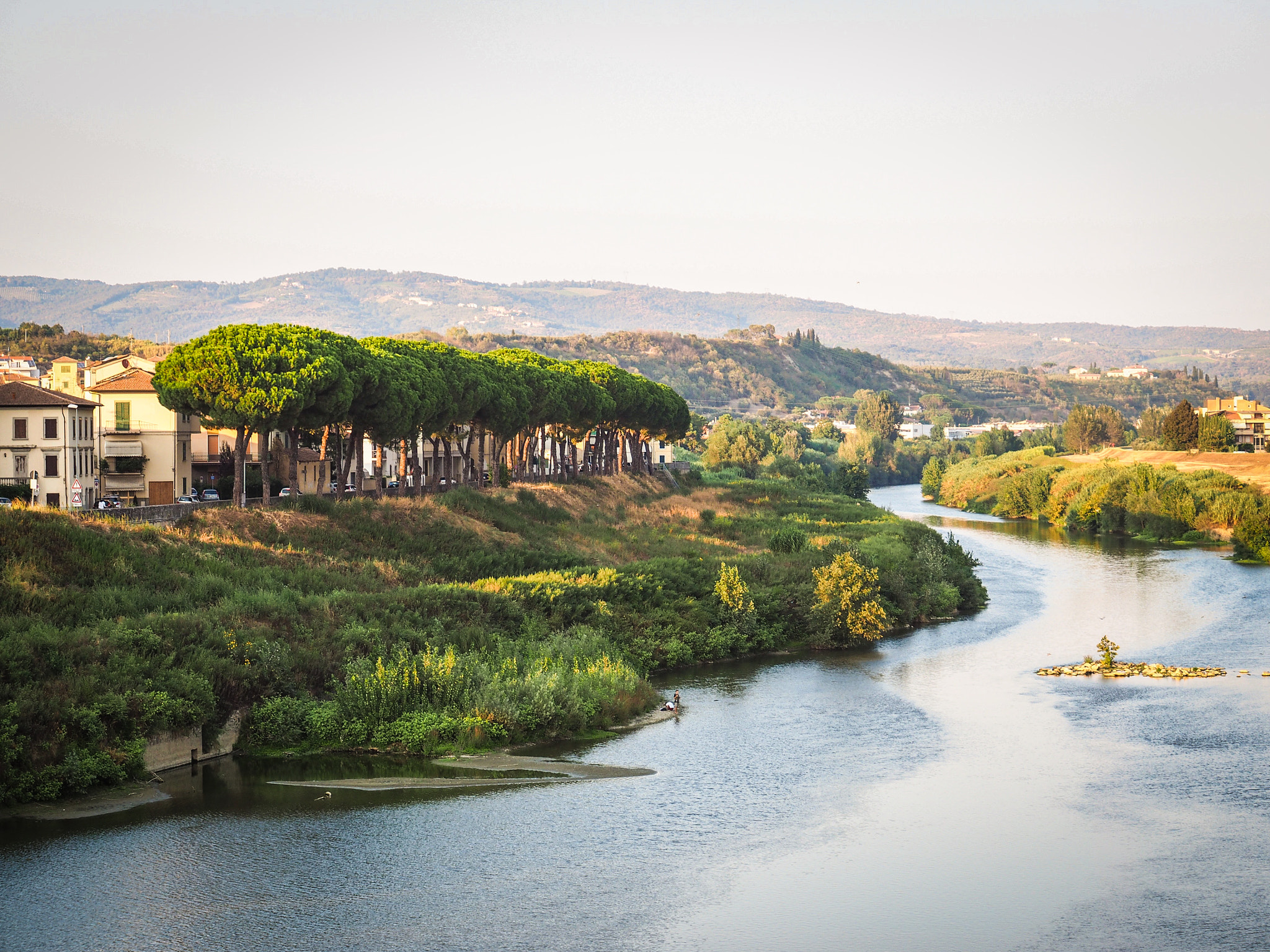 Olympus OM-D E-M10 + Olympus Zuiko Digital ED 40-150mm F4.0-5.6 sample photo. Tuscan landscape at arno river photography