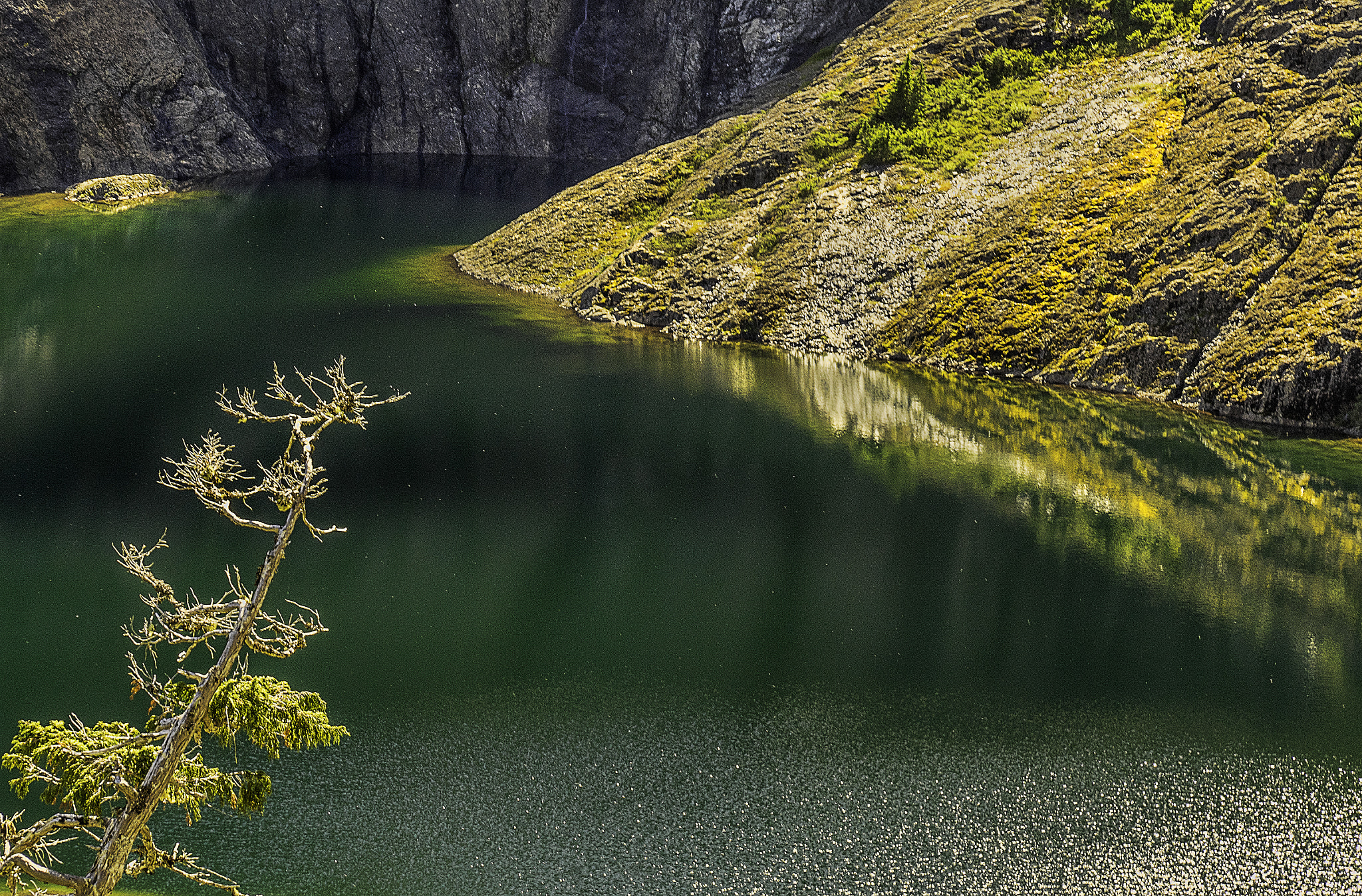 Sony a7R sample photo. Mountain lake photography