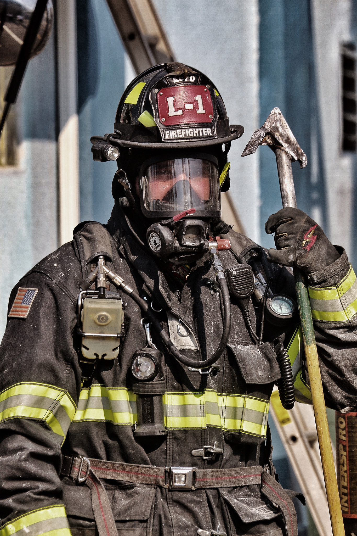 Canon EOS 650D (EOS Rebel T4i / EOS Kiss X6i) + Canon EF 70-300mm F4-5.6L IS USM sample photo. Fire fighter photography