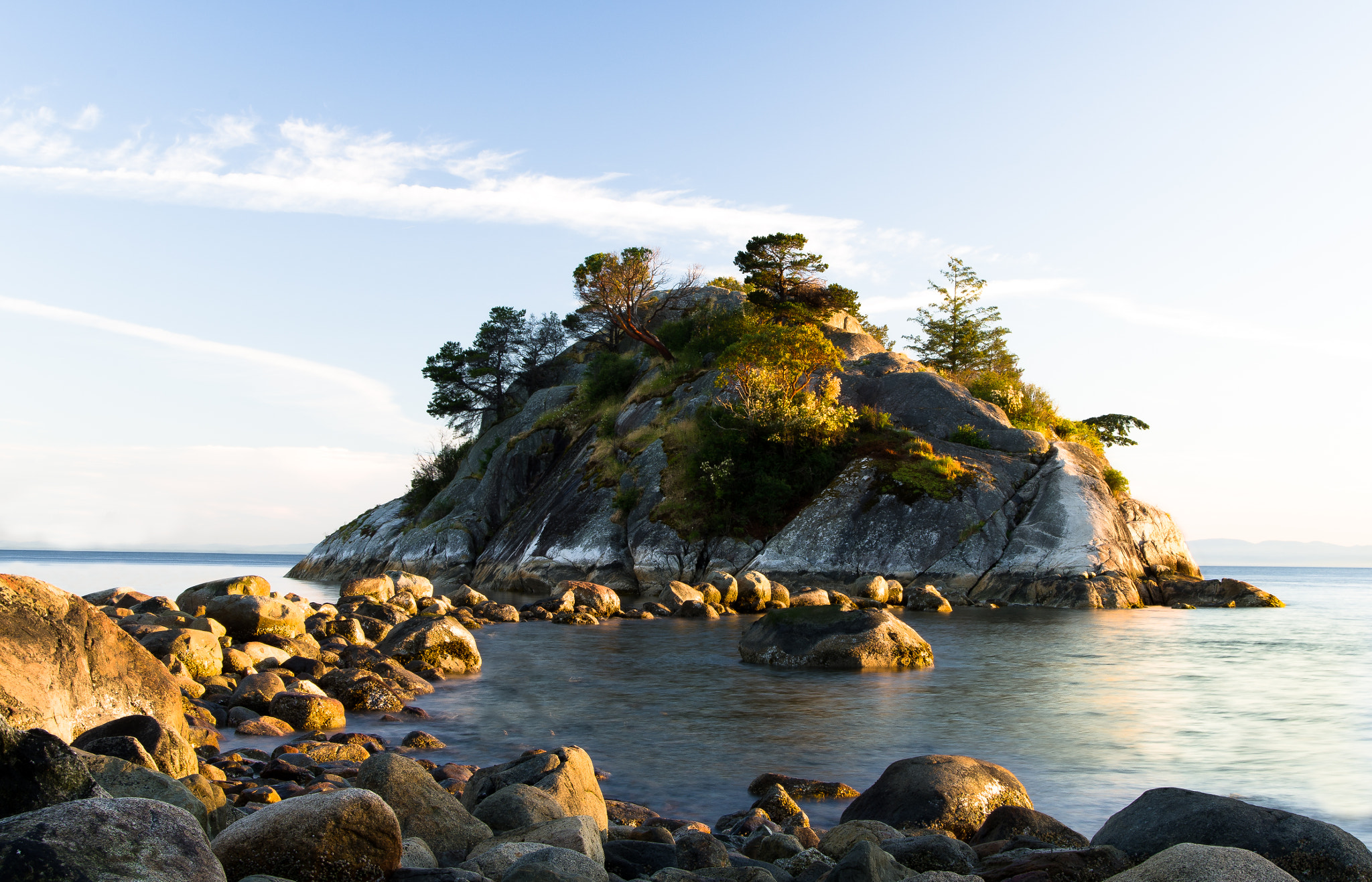 Pentax K-5 IIs sample photo. Whyte cliff park island photography
