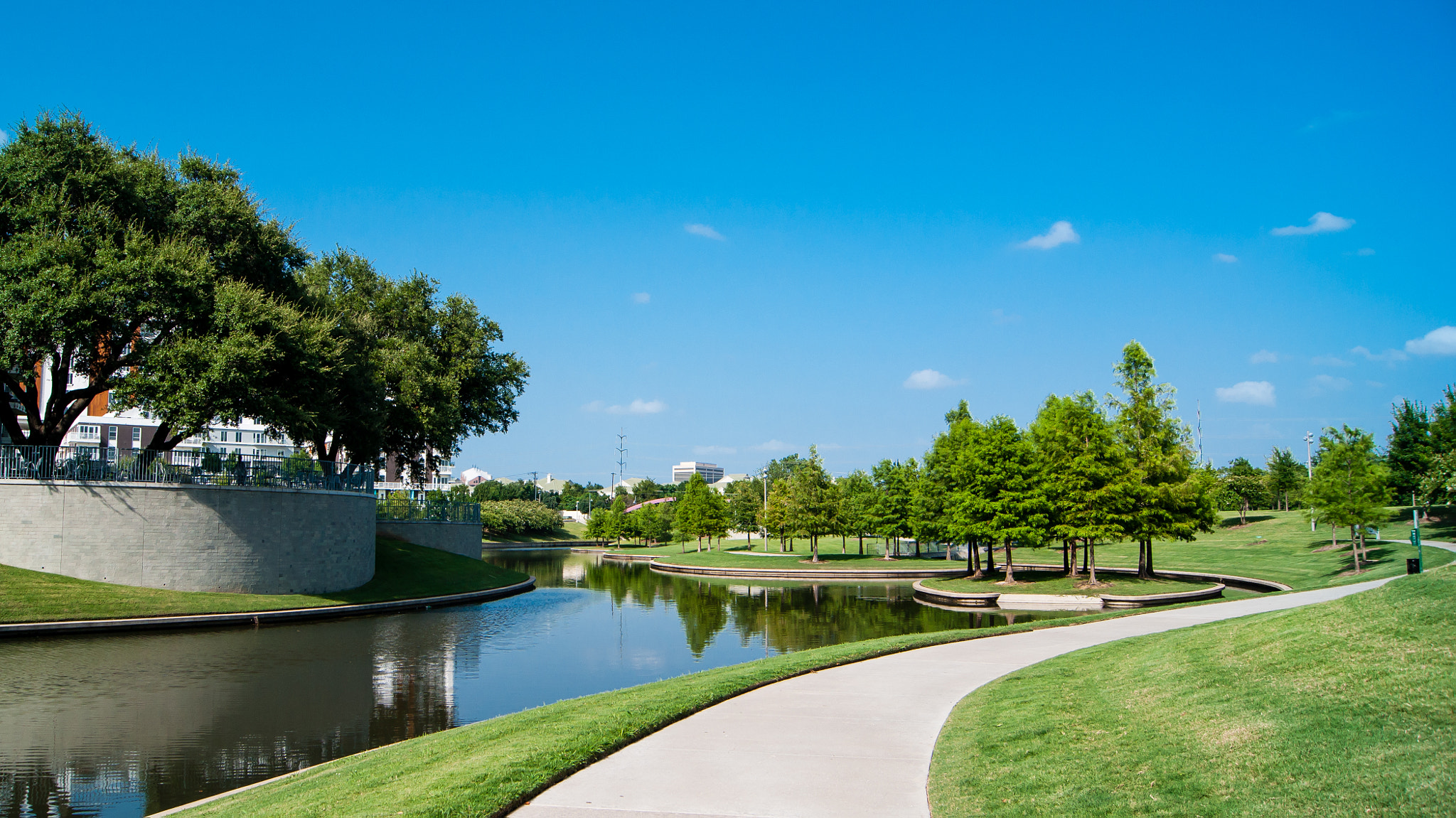 Sony Alpha DSLR-A700 + Sony DT 18-55mm F3.5-5.6 SAM sample photo. Vitruvian park photography