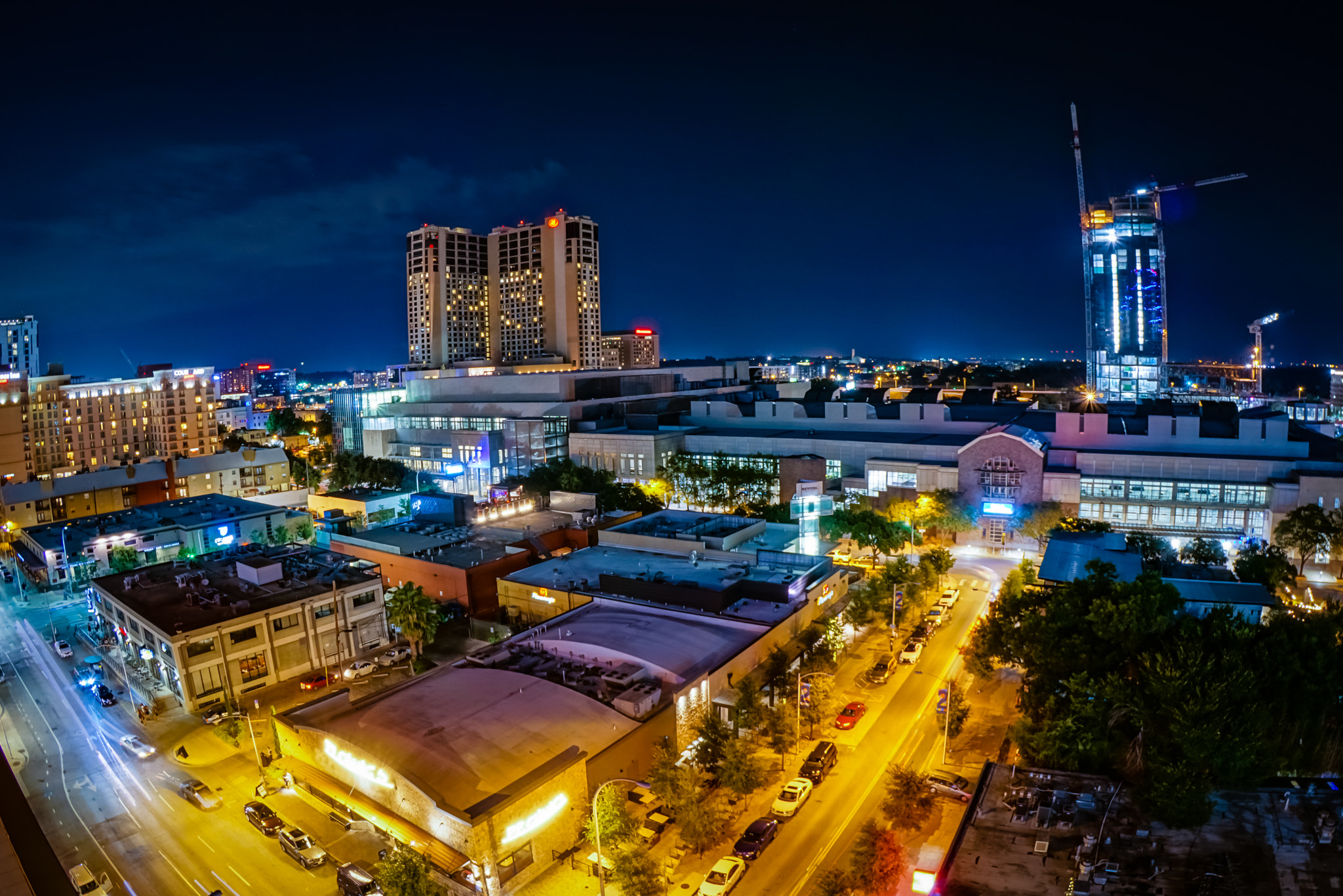 Sony a6300 + Sony E 20mm F2.8 sample photo. Austin nights photography