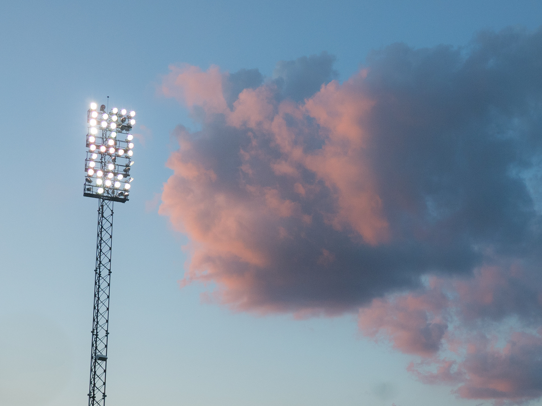Olympus OM-D E-M5 II + Panasonic Lumix G 20mm F1.7 ASPH sample photo. One way to make a sunset. photography