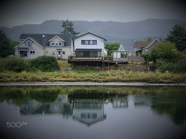 Sony DSC-S730 sample photo. A house on the beach photography