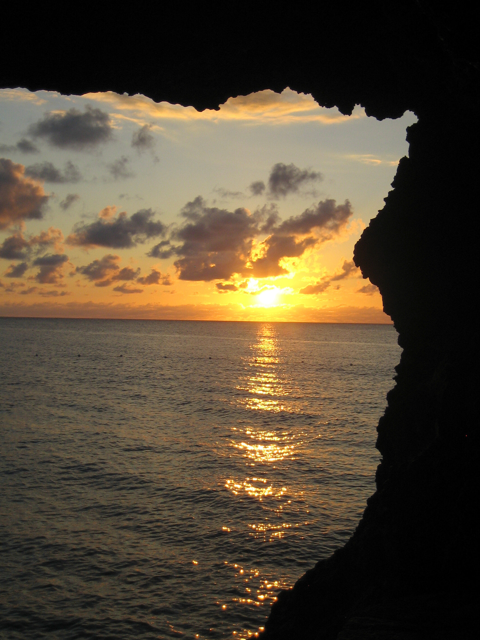 Canon POWERSHOT SD300 sample photo. Sunset in moonbeam caves photography