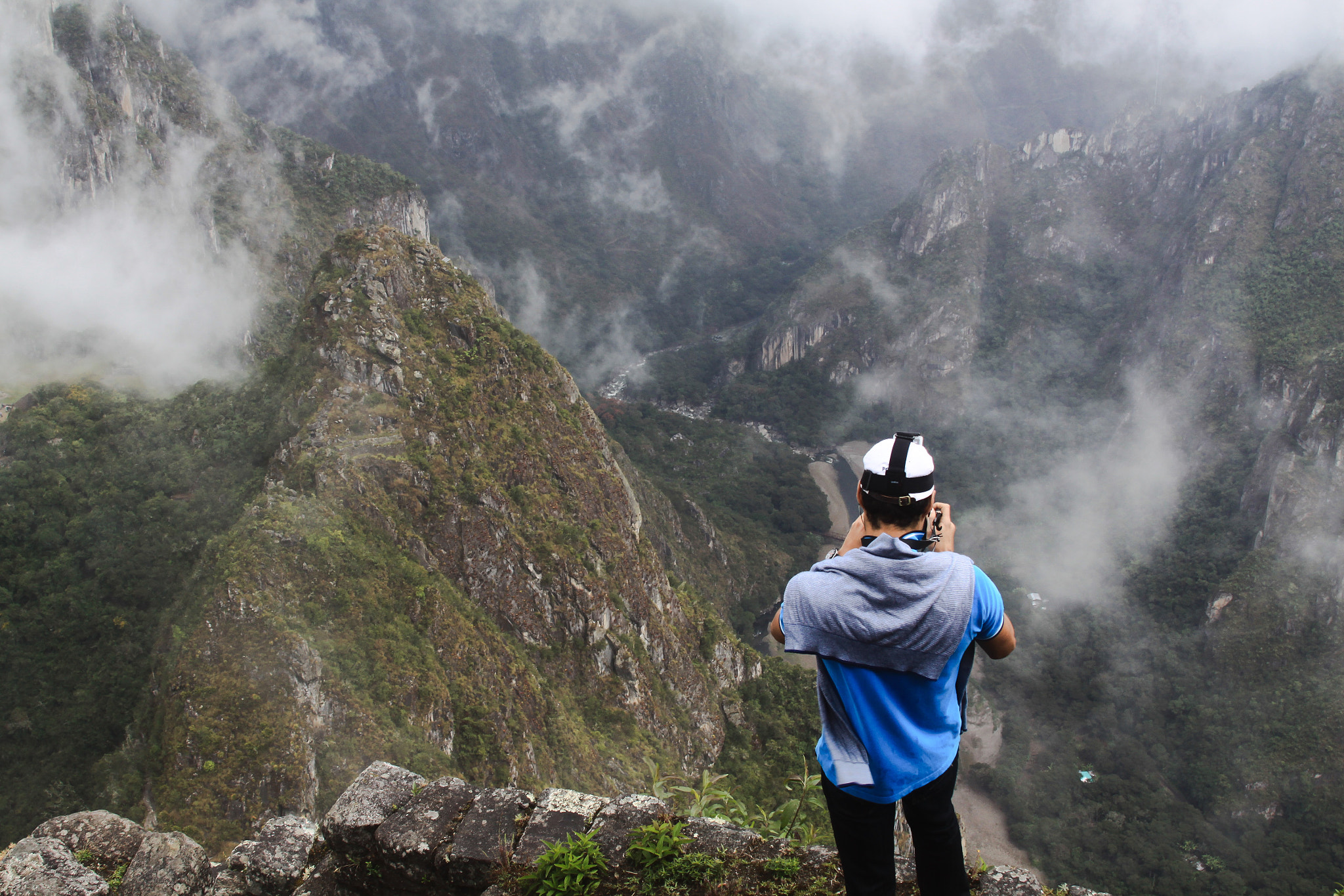 Canon EF 28-135mm F3.5-5.6 IS USM sample photo. Vista desde el ascenso al wayna picchu en donde se encuentra la ciudad inca photography