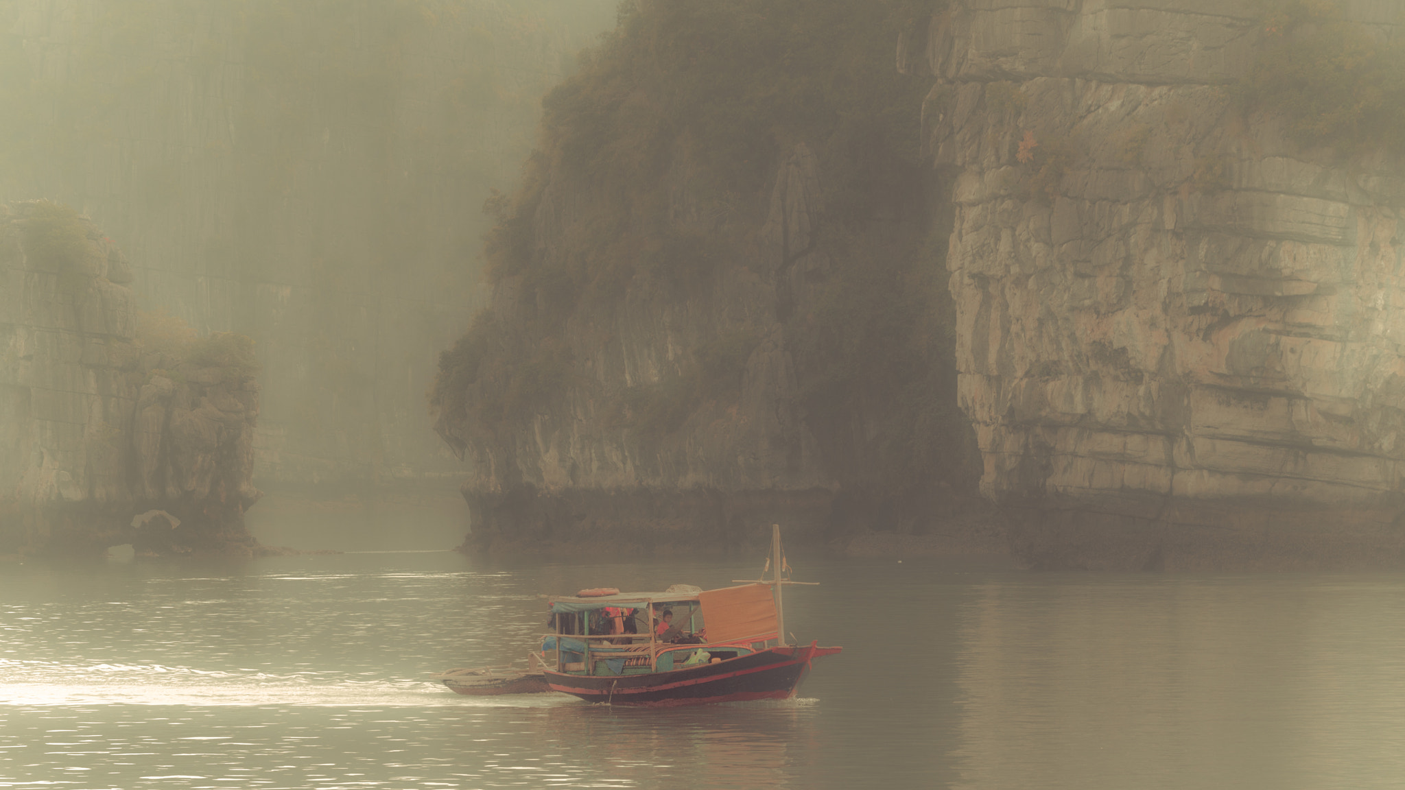 Nikon AF-S Nikkor 70-200mm F4G ED VR sample photo. Halong bay 2 photography