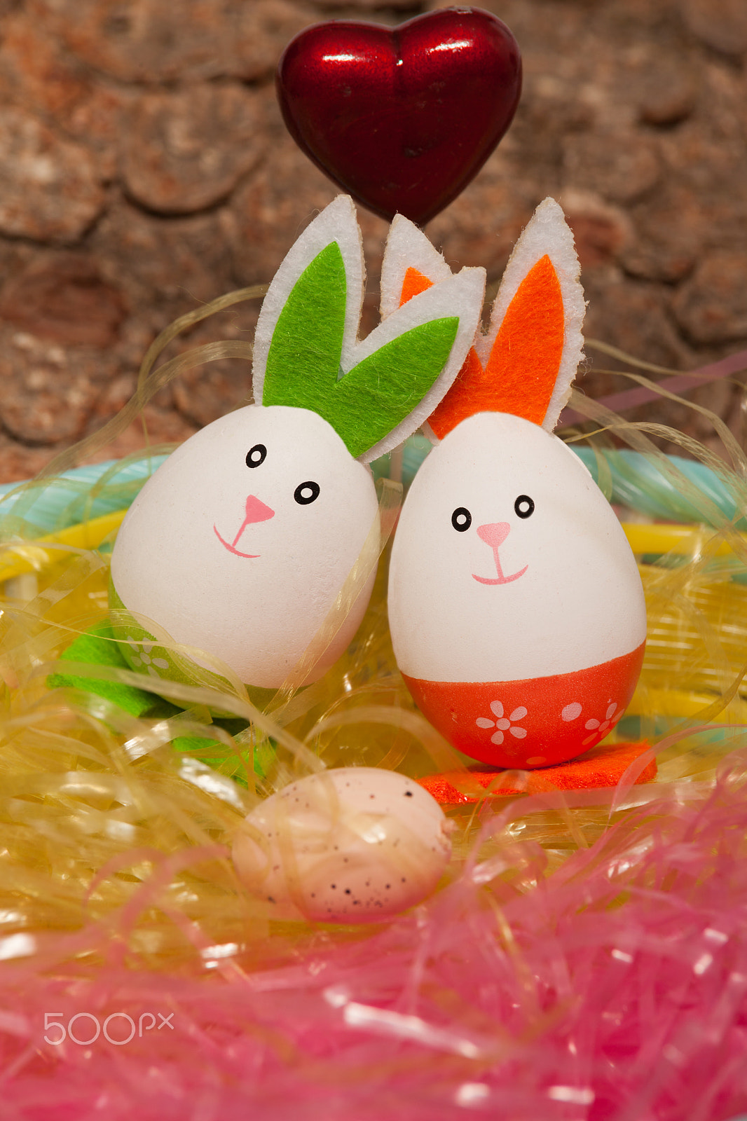 Tamron SP AF 70-200mm F2.8 Di LD (IF) MACRO sample photo. Amorous couple with a baby easter egg in easter photography