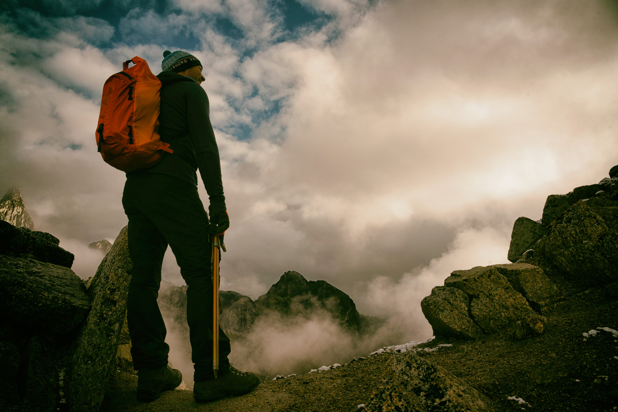 AF Zoom-Nikkor 28-105mm f/3.5-4.5D IF sample photo. Climbing a mountains photography