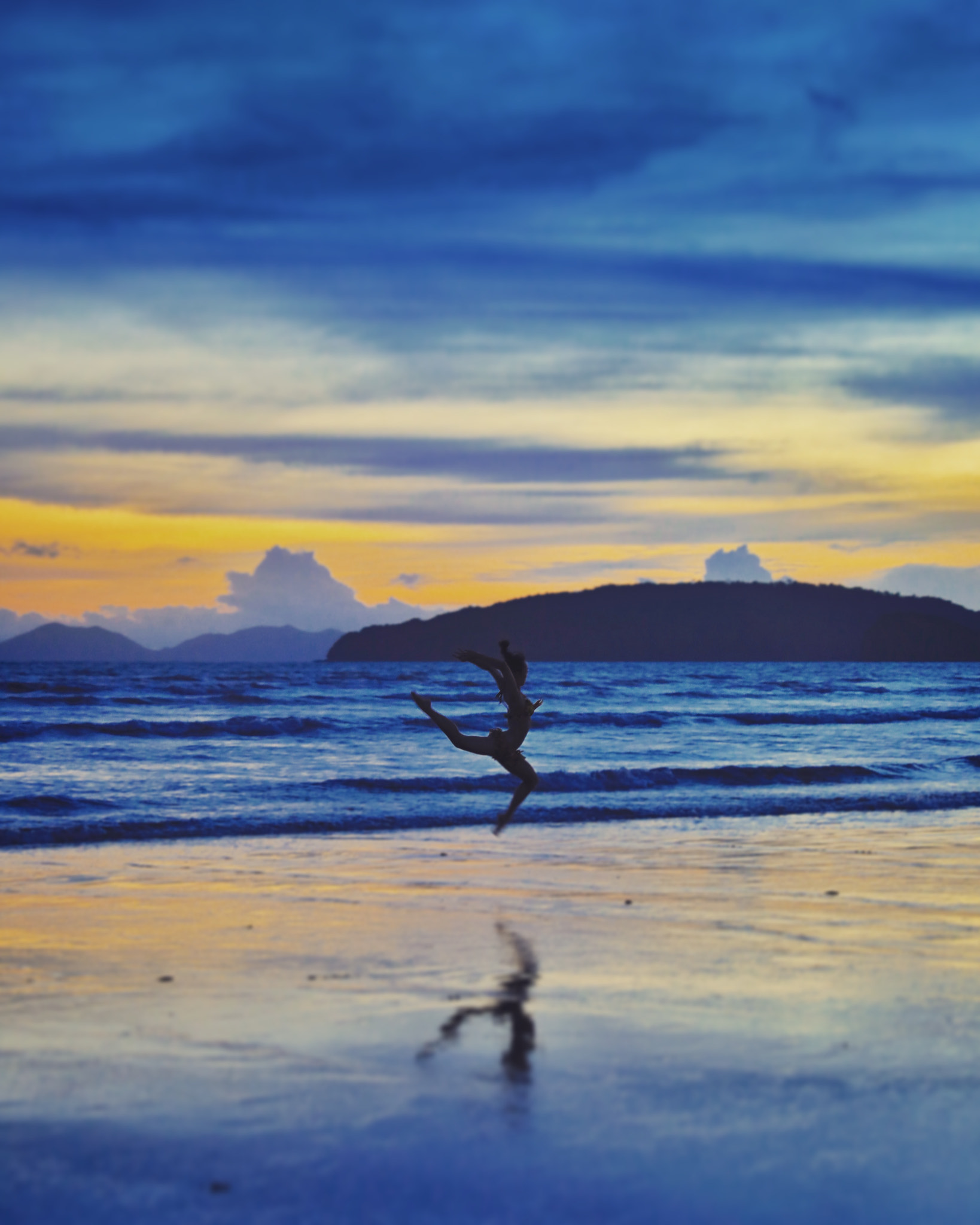 Canon EF 24-70mm F2.8L II USM sample photo. Beautiful sunset and people photography