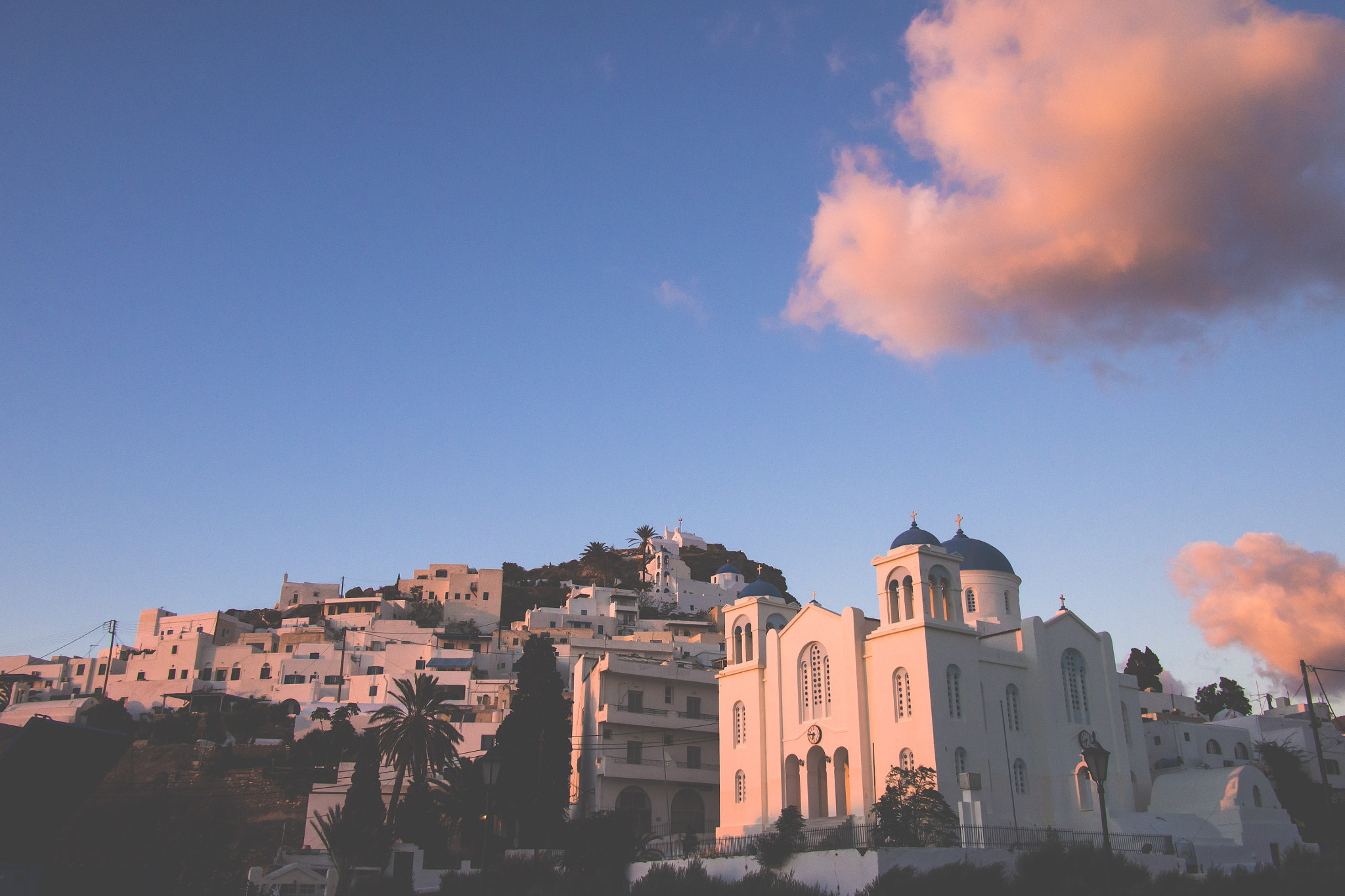 Olympus OM-D E-M5 + Panasonic Lumix G 14mm F2.5 ASPH sample photo. Ios cityscape photography