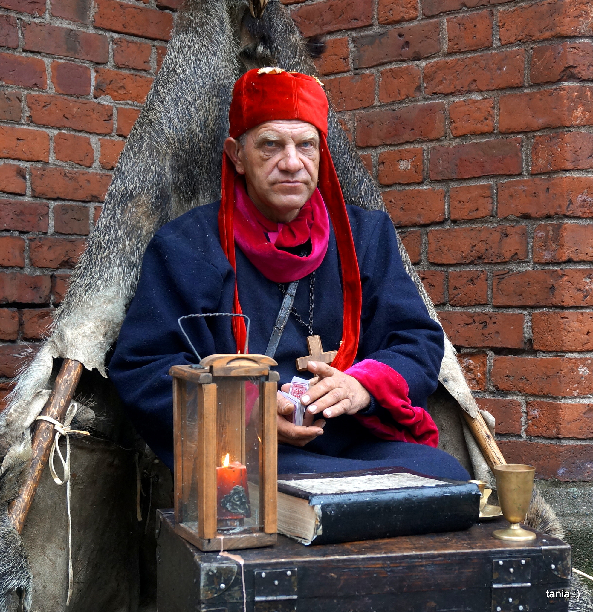 Sony Alpha NEX-5T + Sony E 18-50mm F4-5.6 sample photo. Fortune teller photography