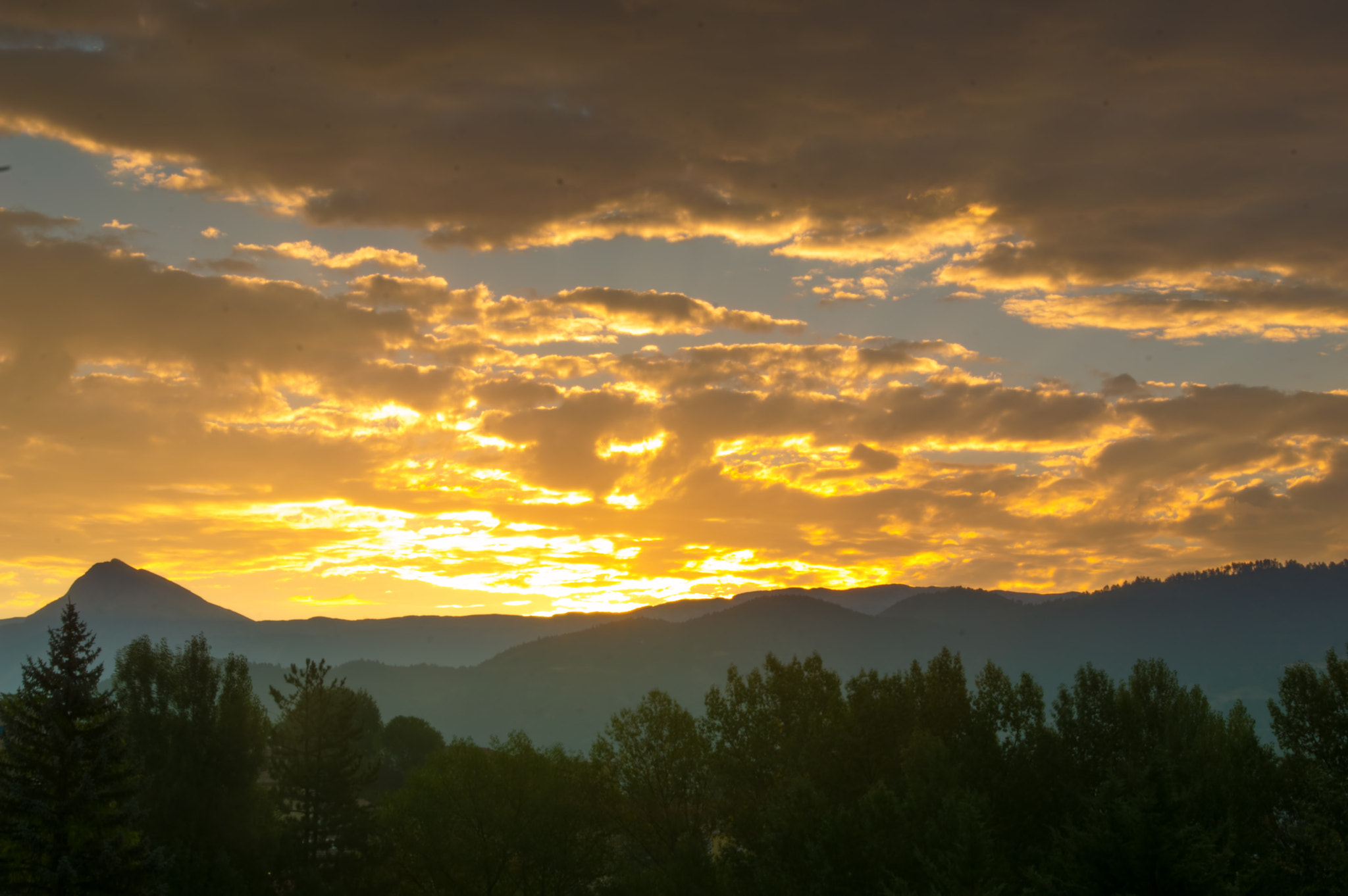 Nikon D3200 + Nikon PC-E Nikkor 24mm F3.5D ED Tilt-Shift sample photo. Lever de soleil... photography