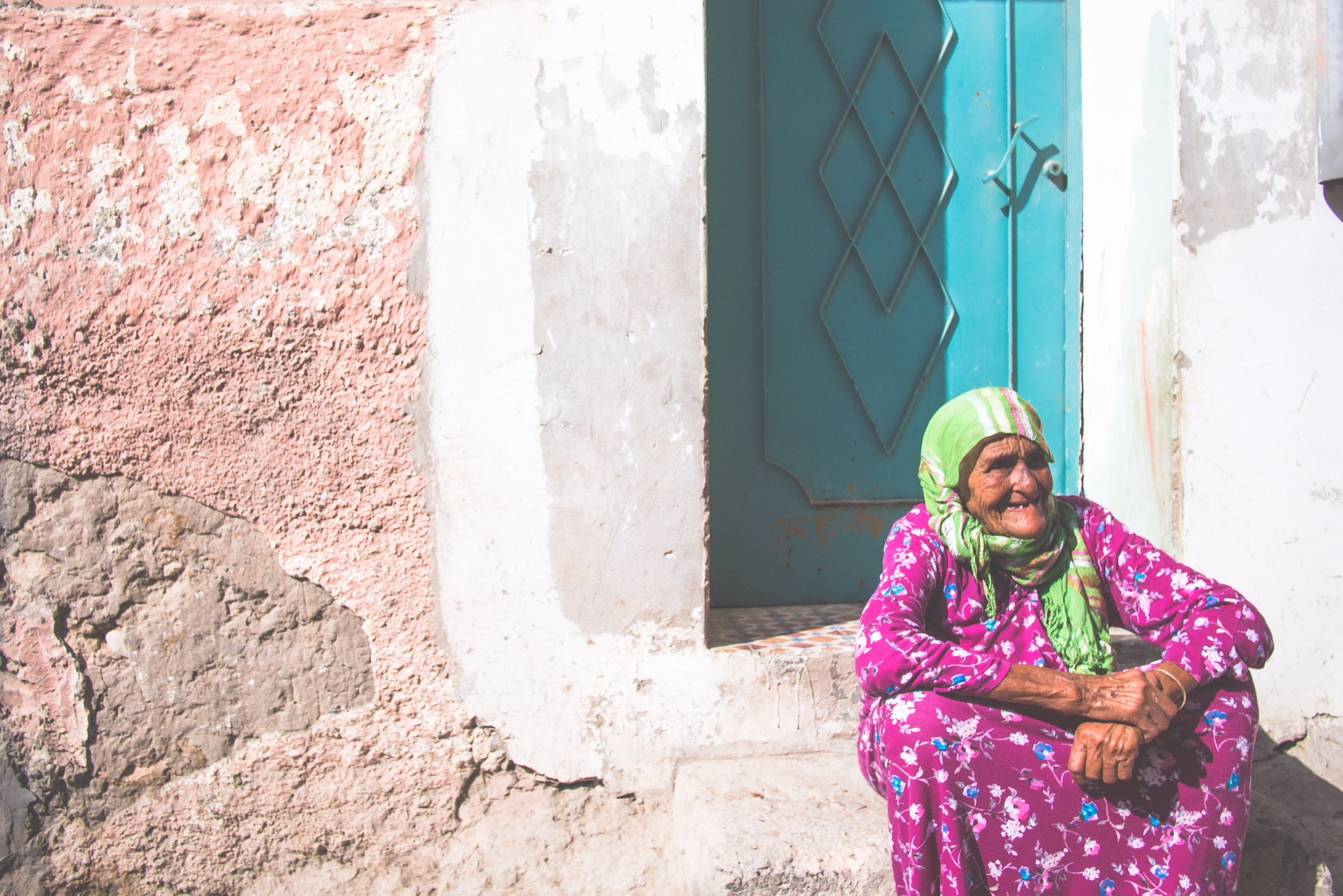 Olympus OM-D E-M5 + Panasonic Lumix G 14mm F2.5 ASPH sample photo. Maroc lady. photography