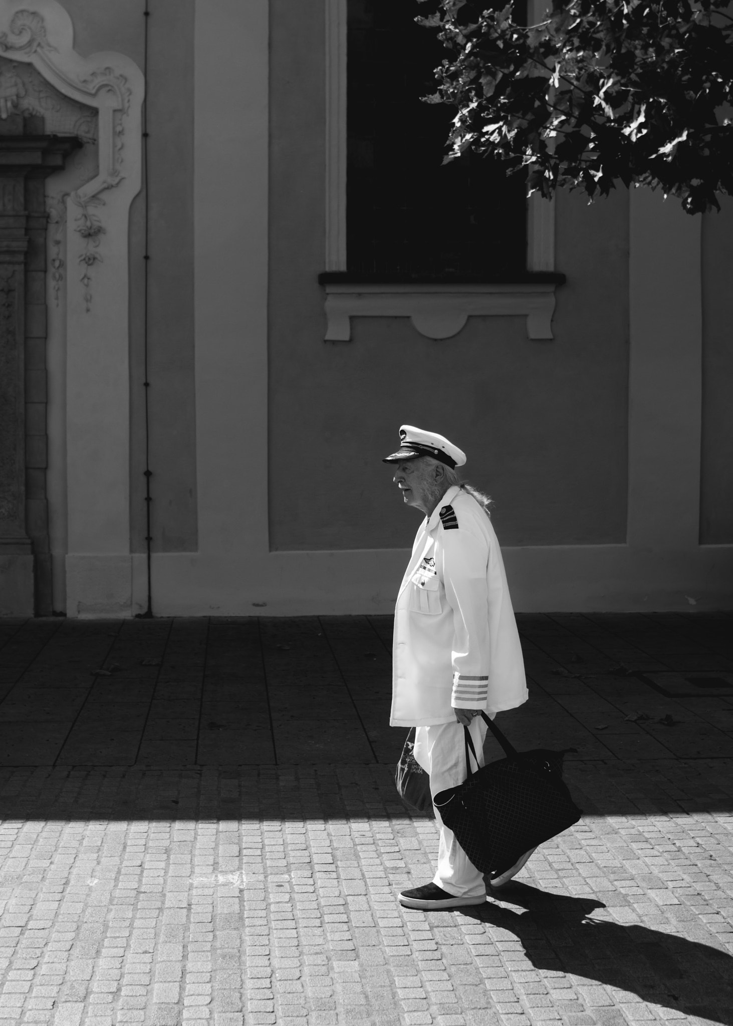 AF Nikkor 24mm f/2.8 sample photo. The captain. photography