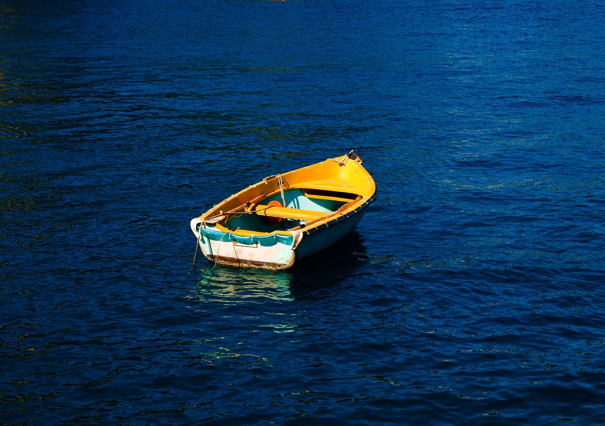 Olympus E-450 (EVOLT E-450) + OLYMPUS 14-42mm Lens sample photo. The lonely boat photography