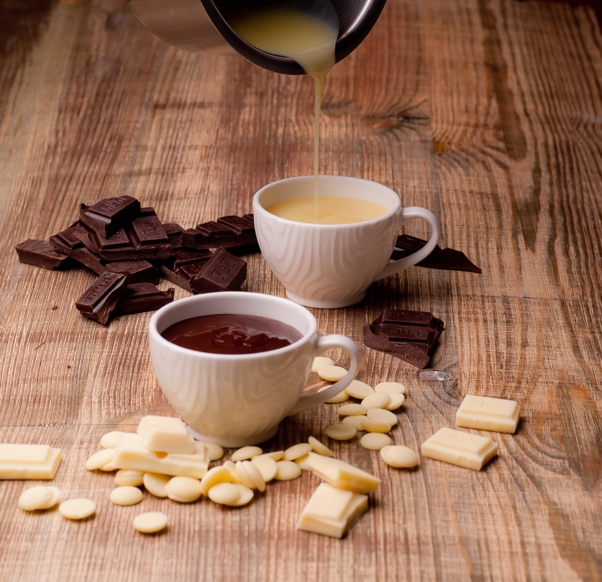 Nikon D200 + Nikon AF Nikkor 50mm F1.4D sample photo. White and dark hot chocolate photography