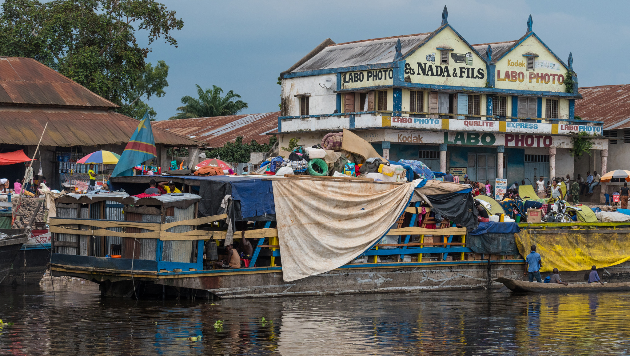 Nikon AF-S Nikkor 70-200mm F4G ED VR sample photo. Waterfront, bumba, congo river photography