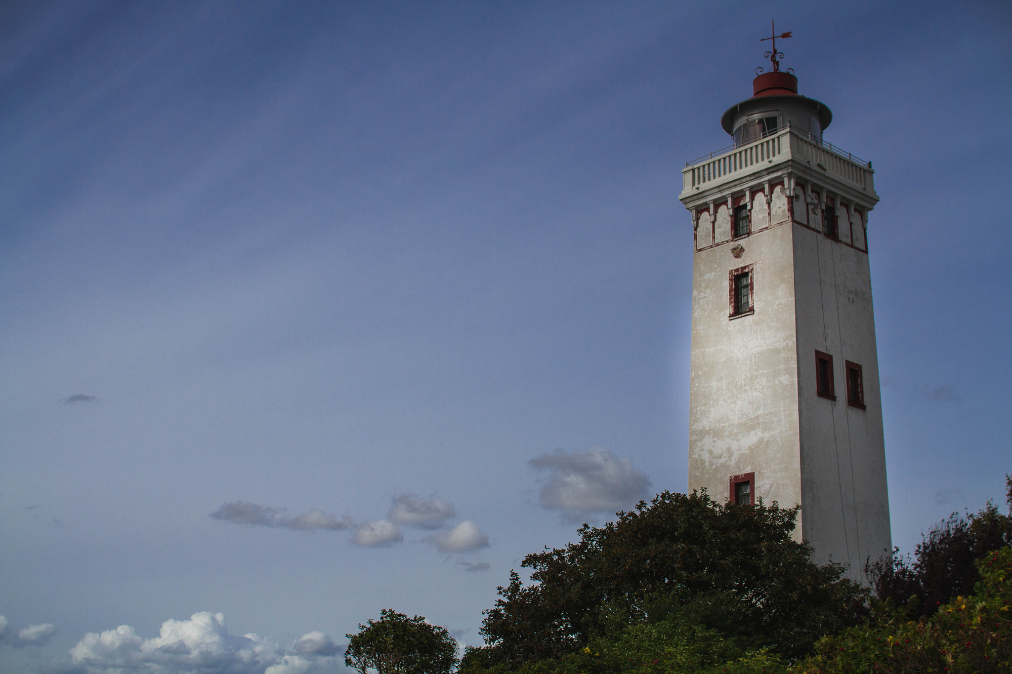 Canon EOS 7D + Sigma 30mm f/1.4 DC HSM sample photo. Lone lighthouse photography