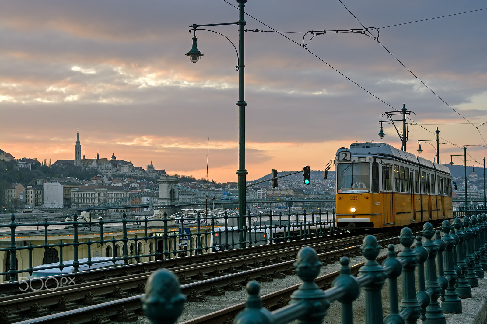 AF Zoom-Nikkor 28-105mm f/3.5-4.5D IF sample photo. The tram number 2 photography