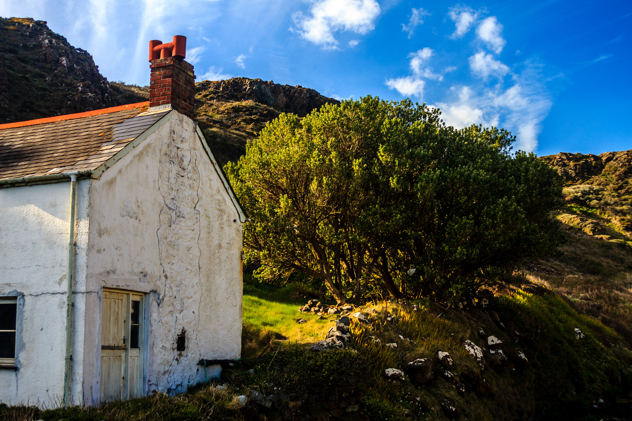 Canon EF 28-105mm F4.0-5.6 USM sample photo. Old house photography