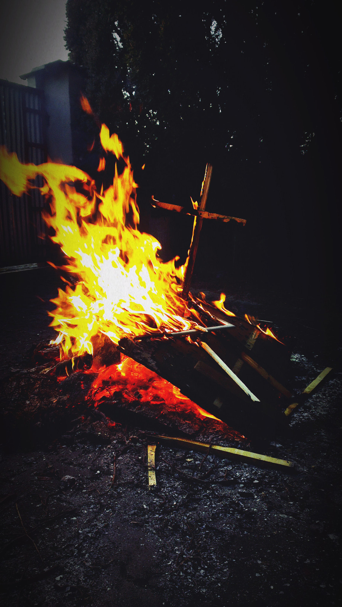 HTC ONE X sample photo. Burn! [ˈaːmɛn] (2015) photography