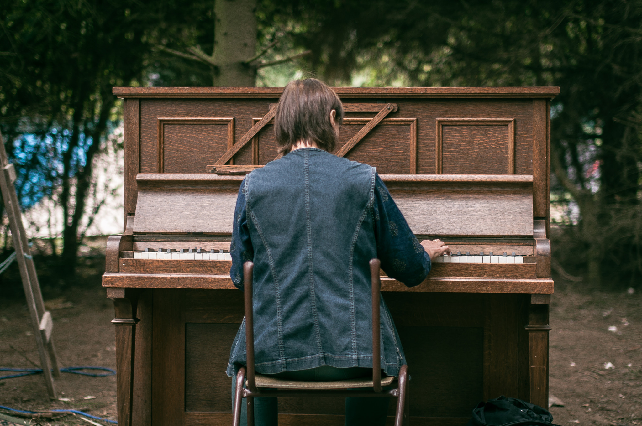 Nikon D5000 + Sigma 50mm F1.4 EX DG HSM sample photo. Woodland piano lady photography