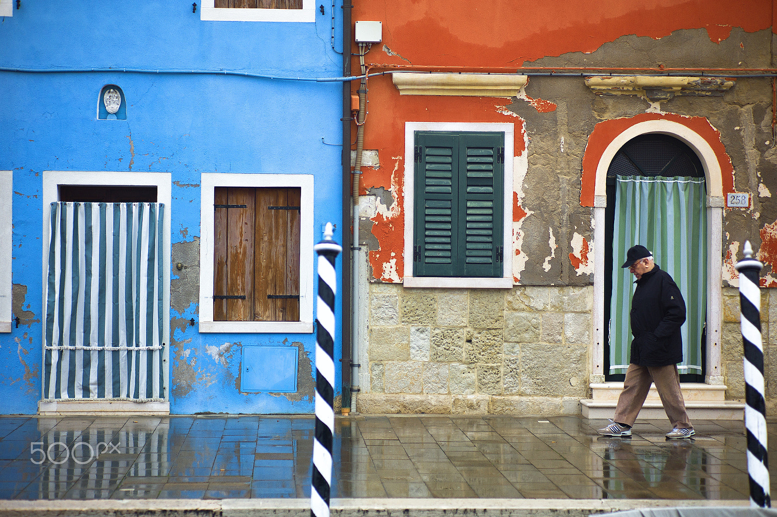 Leica M9 + Leica Summicron-M 90mm f/2 (II) sample photo. A man  walking at burano streets photography